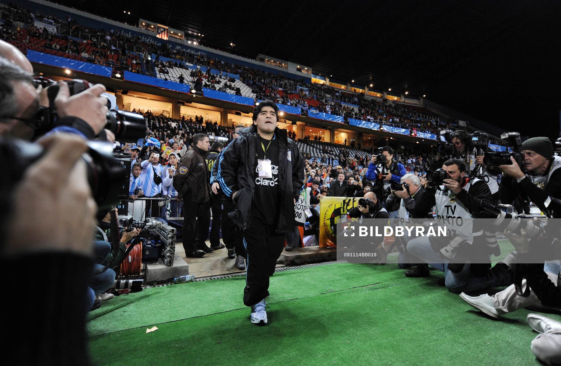 Diego Maradona, tränare, Argentina, gör entré