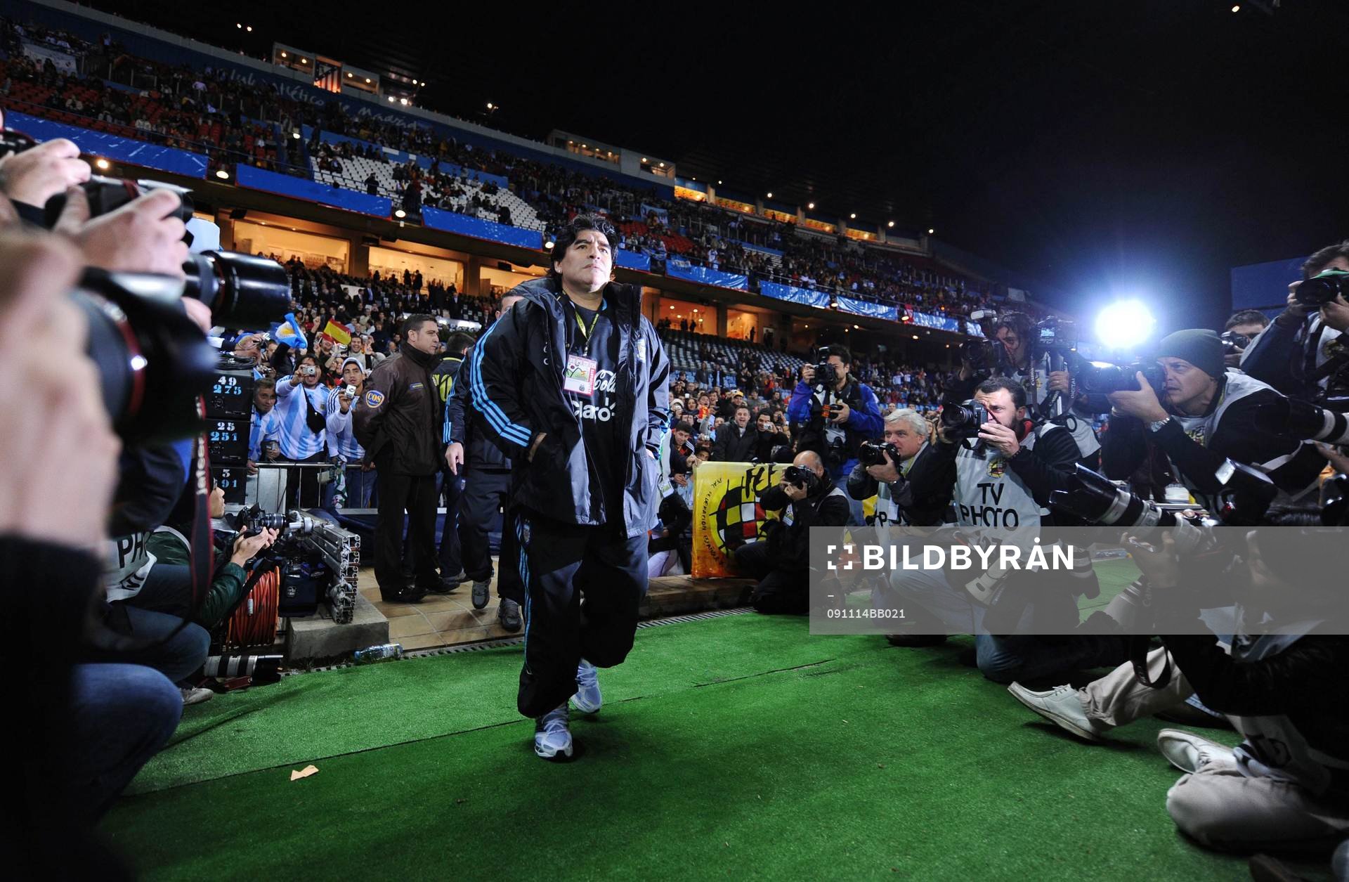 Diego Maradona, tränare, Argentina, gör entré