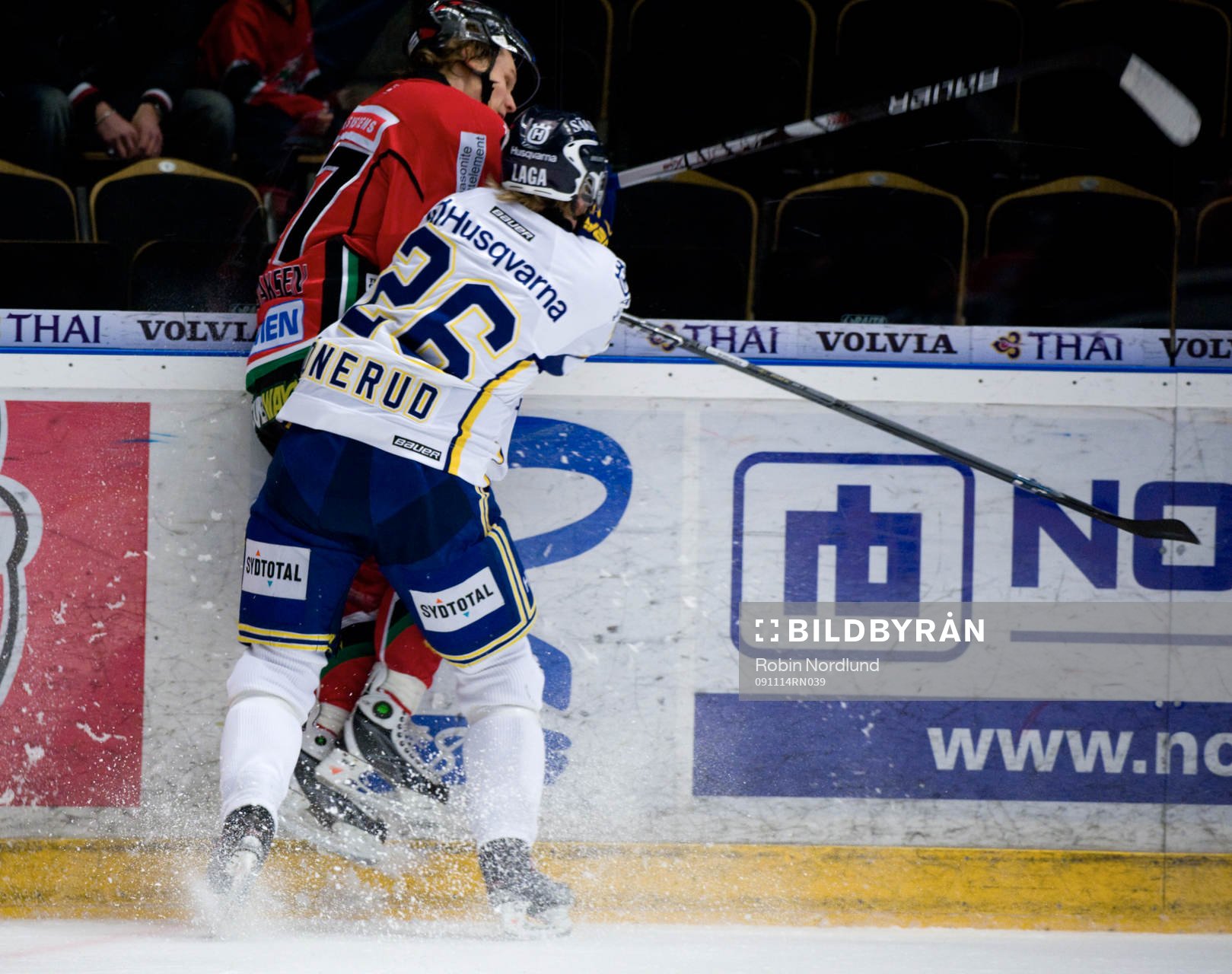 Simon Önerud, HV71 tacklar Alexander Bonsaksen, Modo