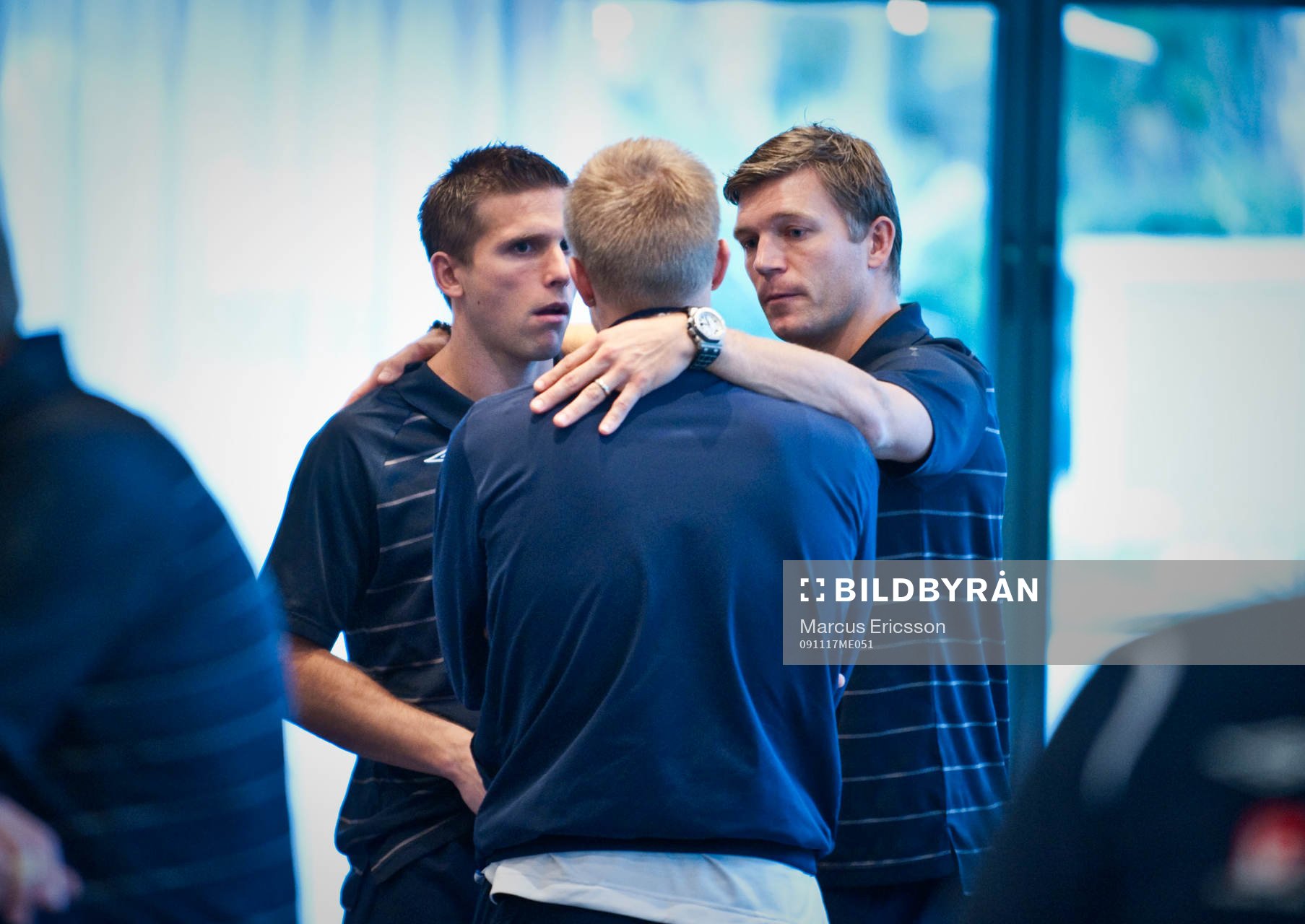 Marcus Allbäck, assisterande förbundskapten pratar med