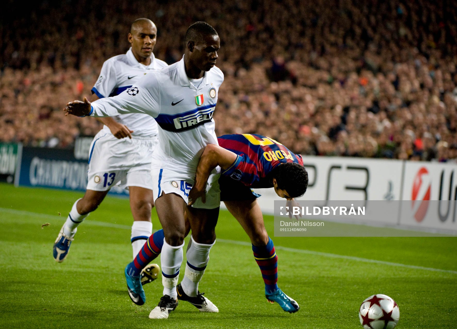 Pedro, Barcelona och Maicon och Mario Balotelli, Inter
