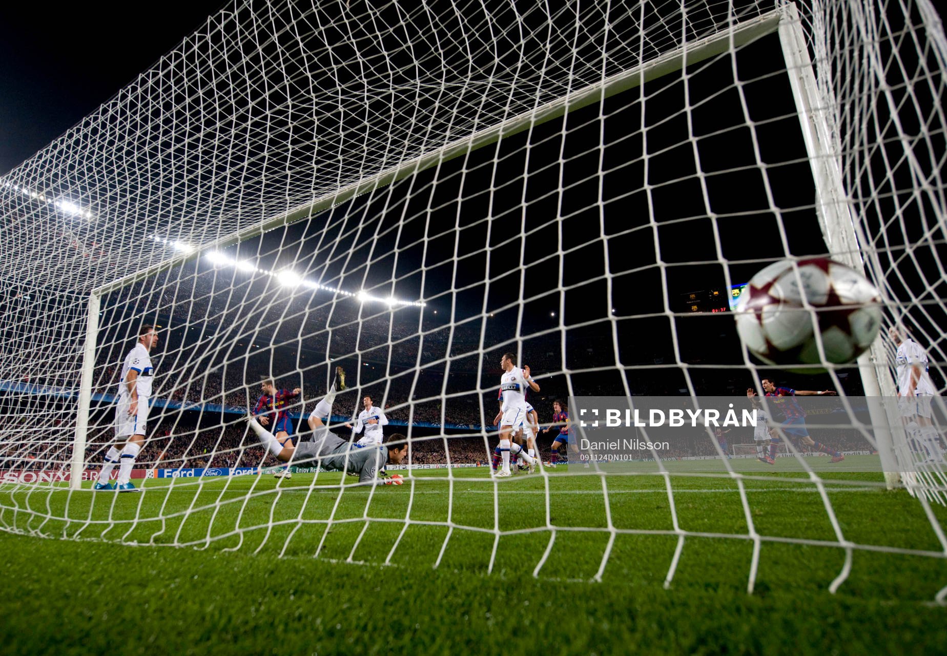 Gerard Pique, Barcelona gjorde 1-0 bakom Julio Cesar,