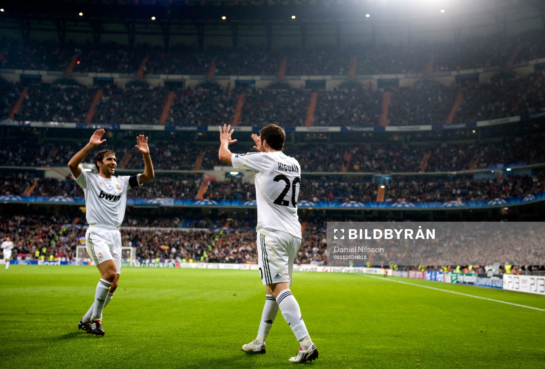 Gonzalo Higuain, Madrid gör 1-0. Jubel med Raul
