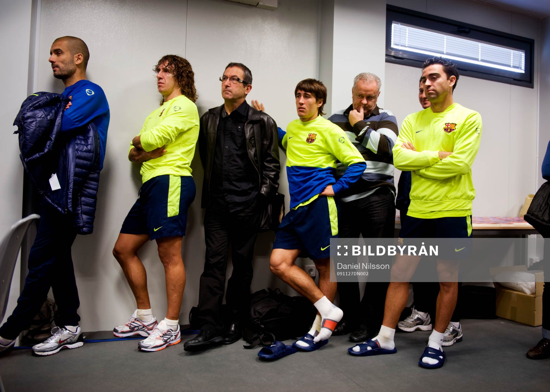 Pep Guardiola, Carles Puyol, Bojan och Xavi lyssnar på