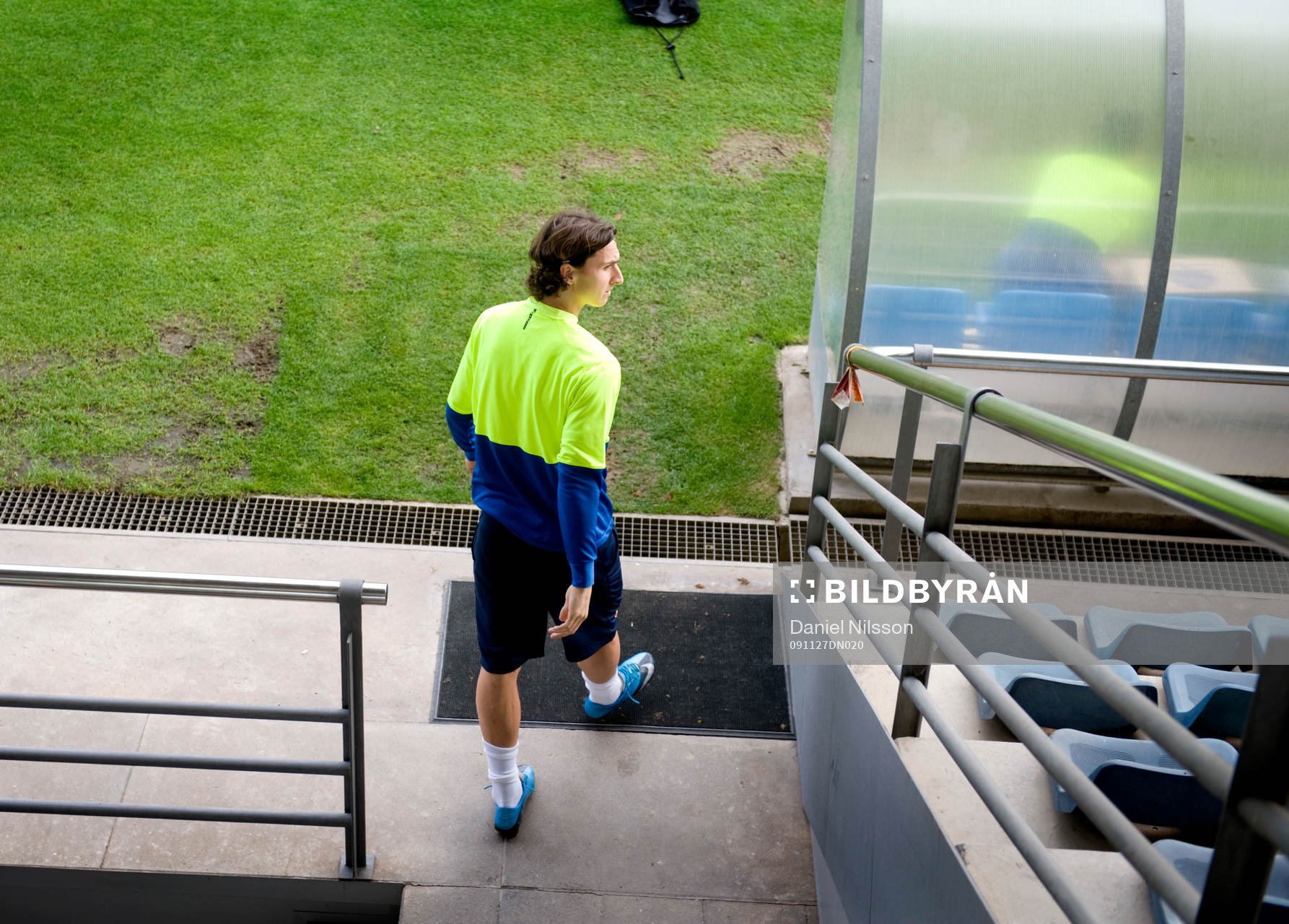 Zlatan Ibrahimovic på väg ut till träningen