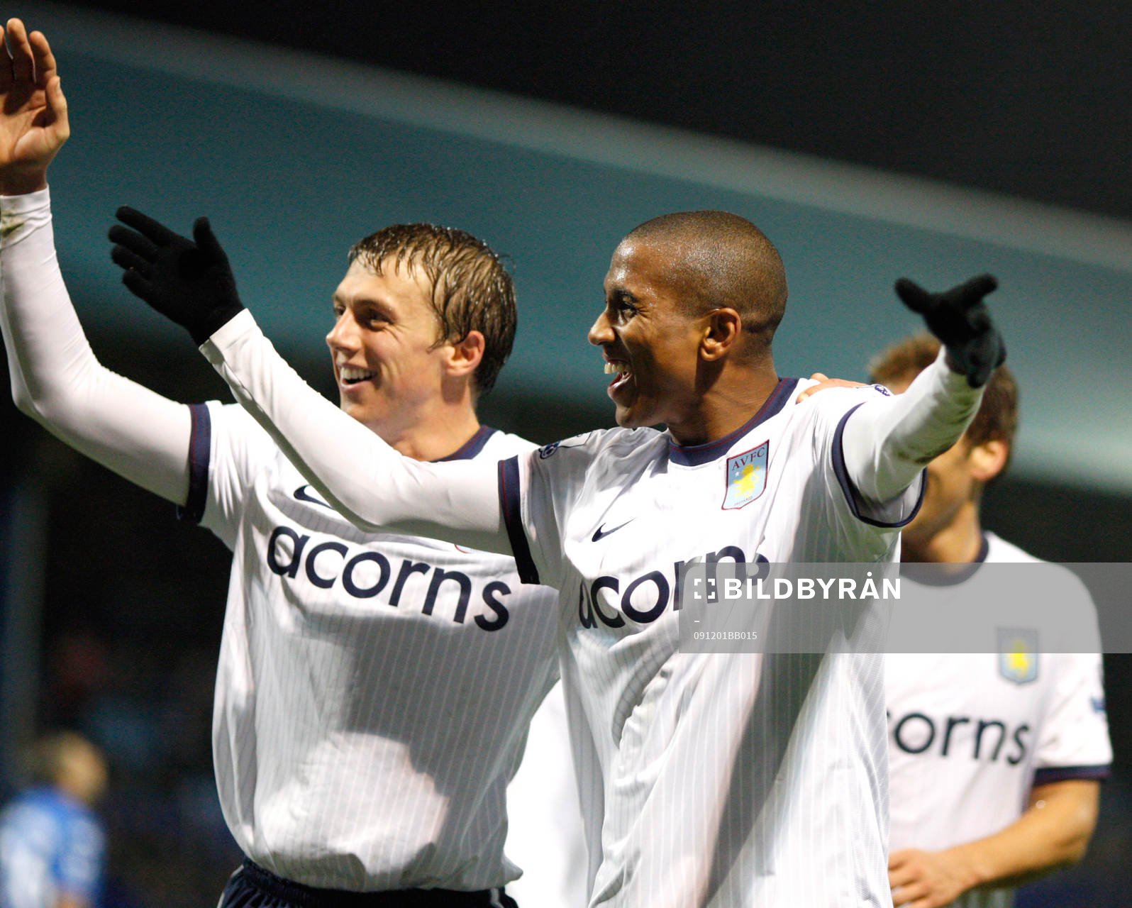 Ashley Young och Stephen Warnock, Aston Villa, jubel