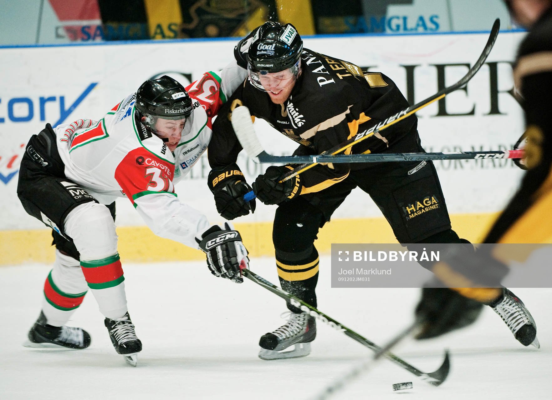 Patrik Eklund, Mora, försöker att stoppa Tobias Ericsson,