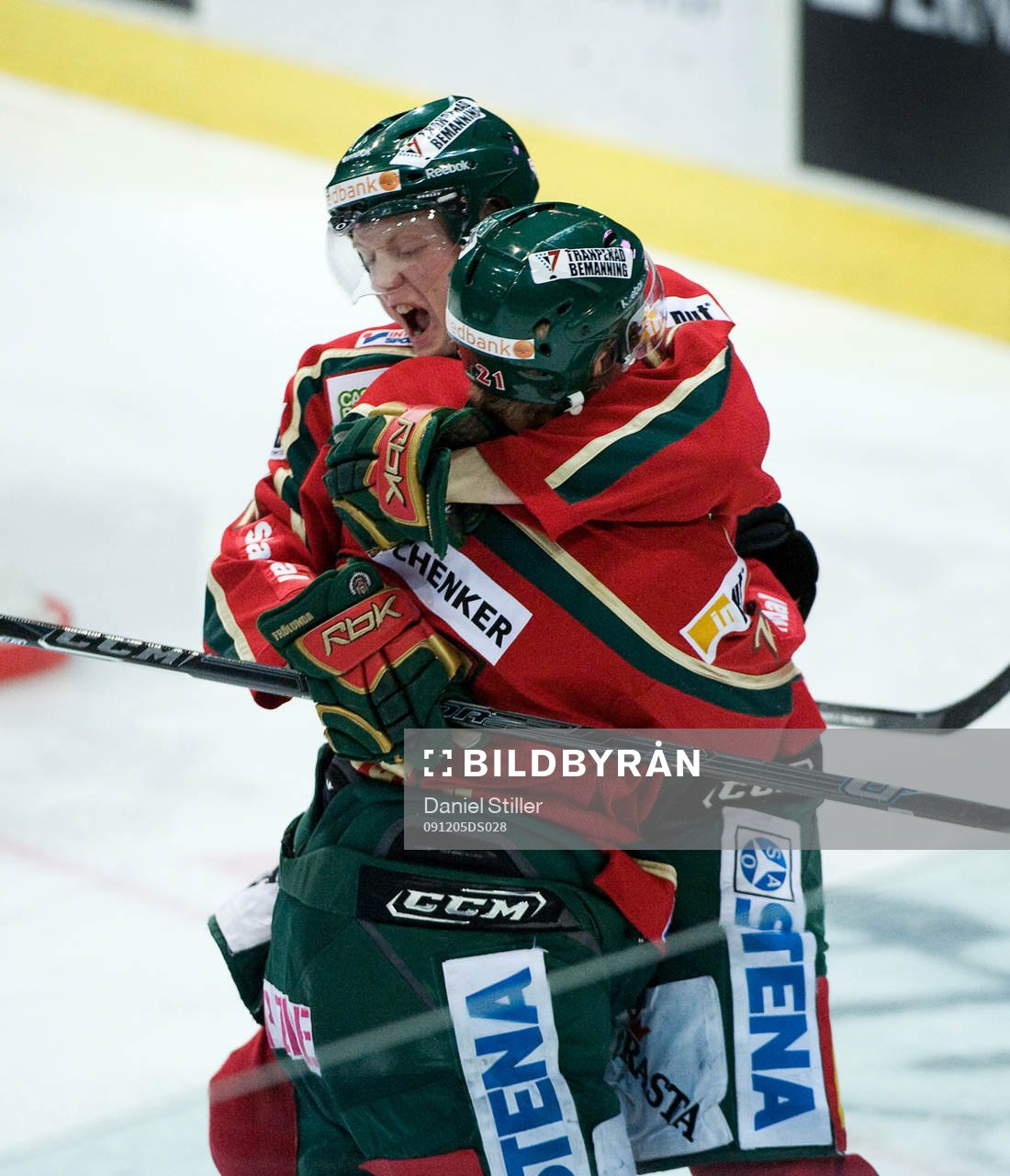 Carl Klingberg jubel när Mikael Johansson gör 1-0 till