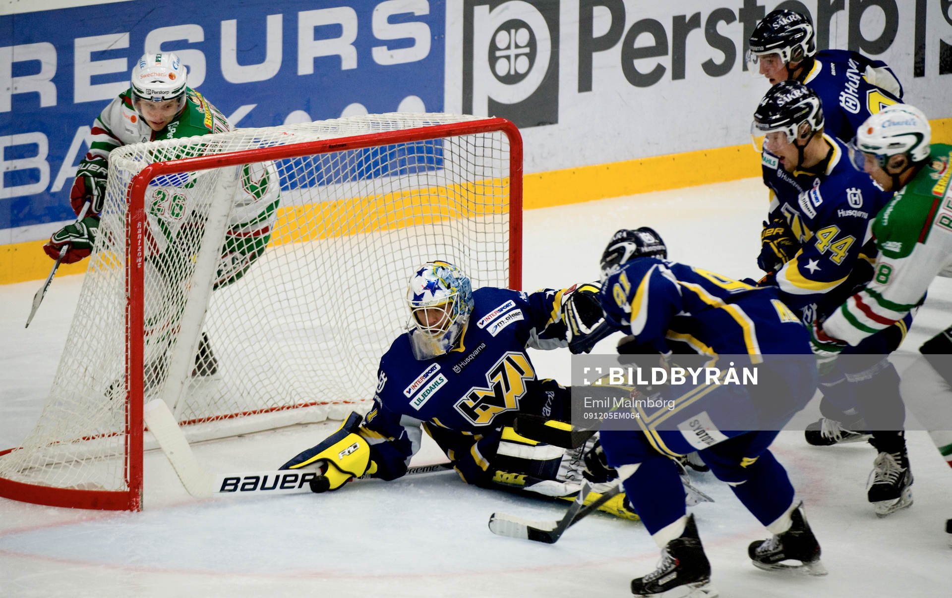 Stefan Liv, HV71 hinner ner men får ge sig
