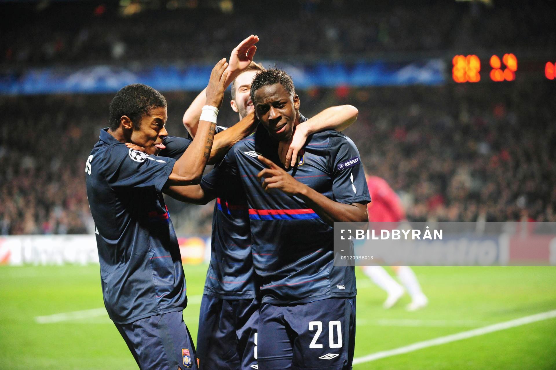  Aly Cissokho, Michel Bastos och Miralem Pjanic, Lyon, glädje, jubel.