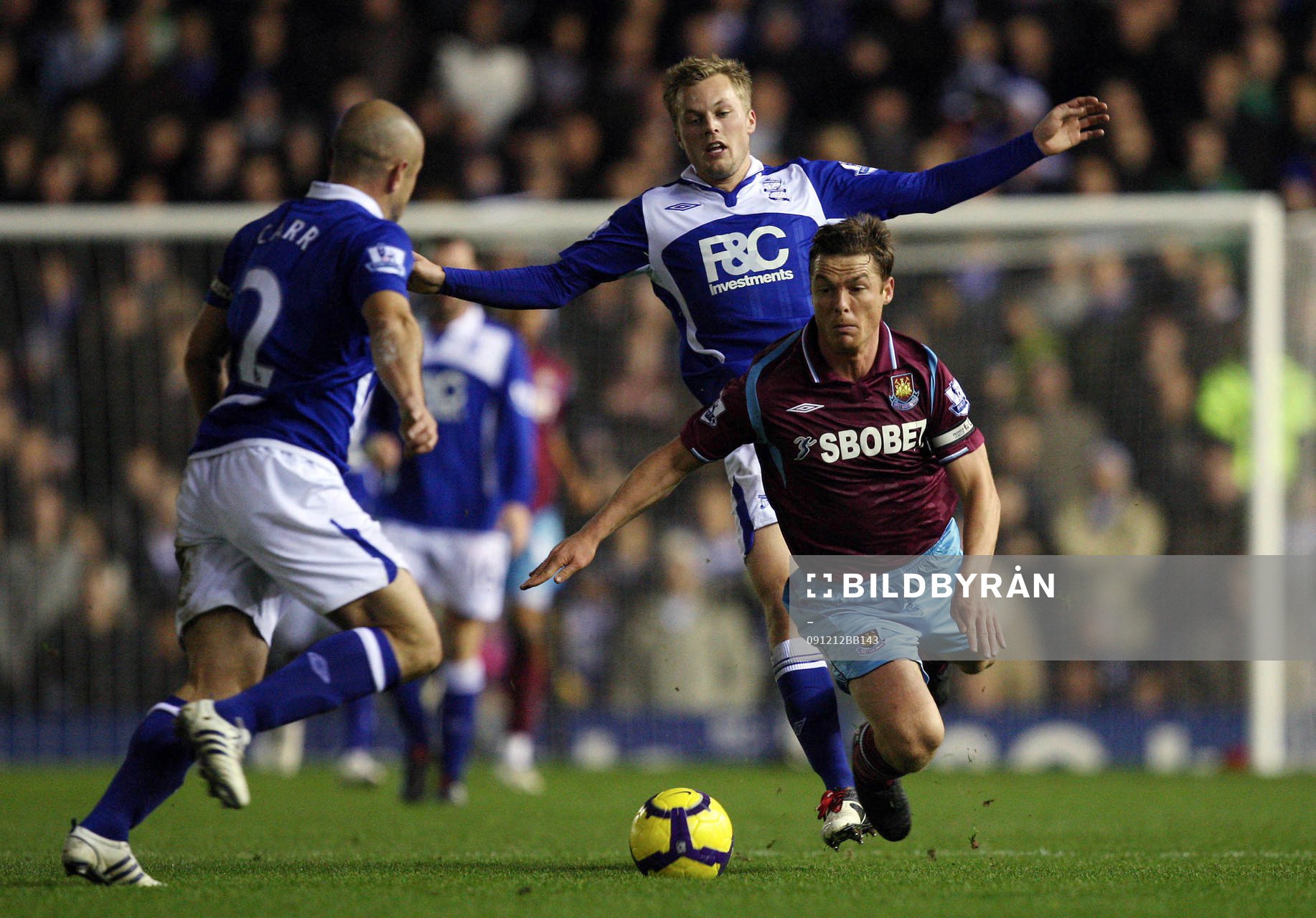 Sebastian Larsson, Birmingham, tacklar Scott Parker, West