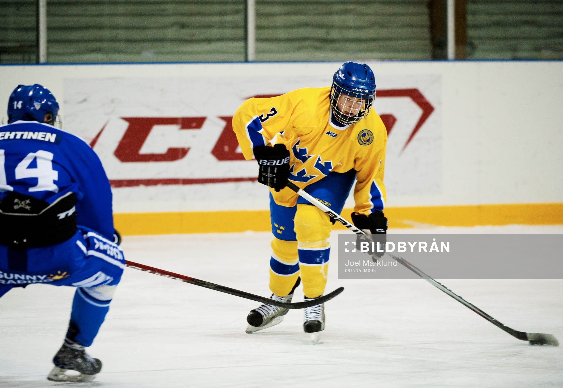 Christian Djoos, Sverige, passar pucken