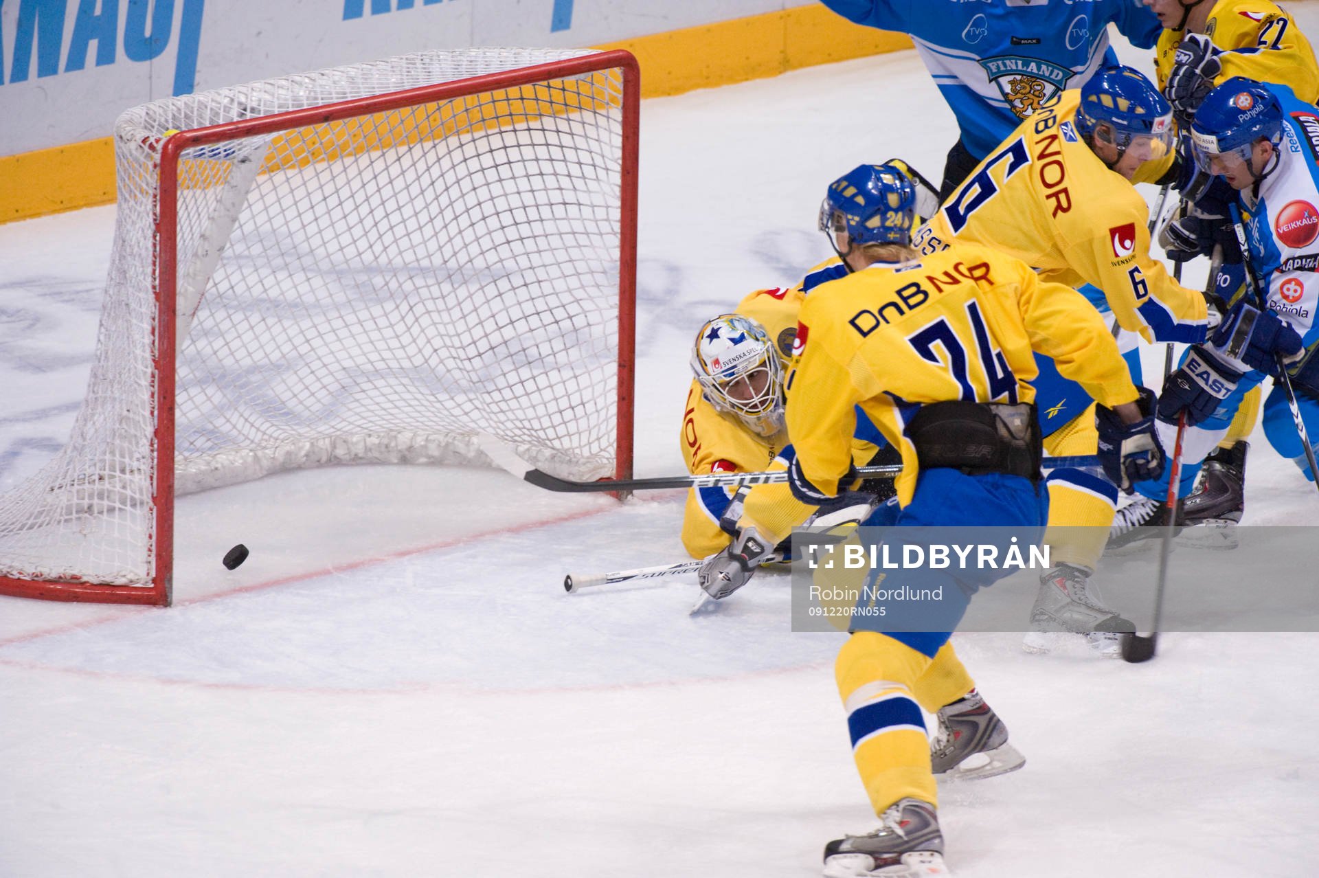 Stefan Liv, Målvakt Sverige ser 2-3 pucken glida in bakom