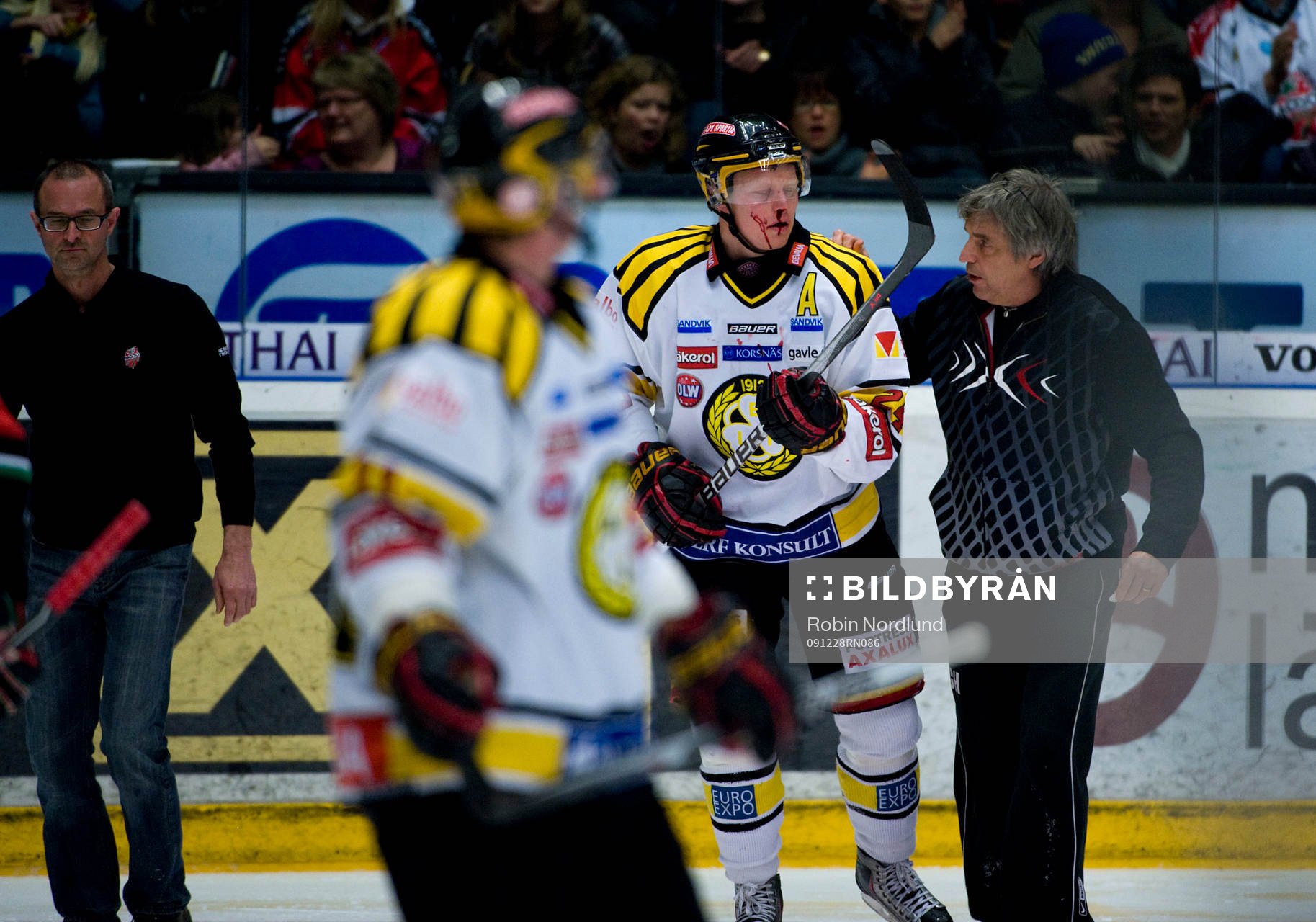 Mads Hansen, Brynäs krossar okbenet, skada, blod