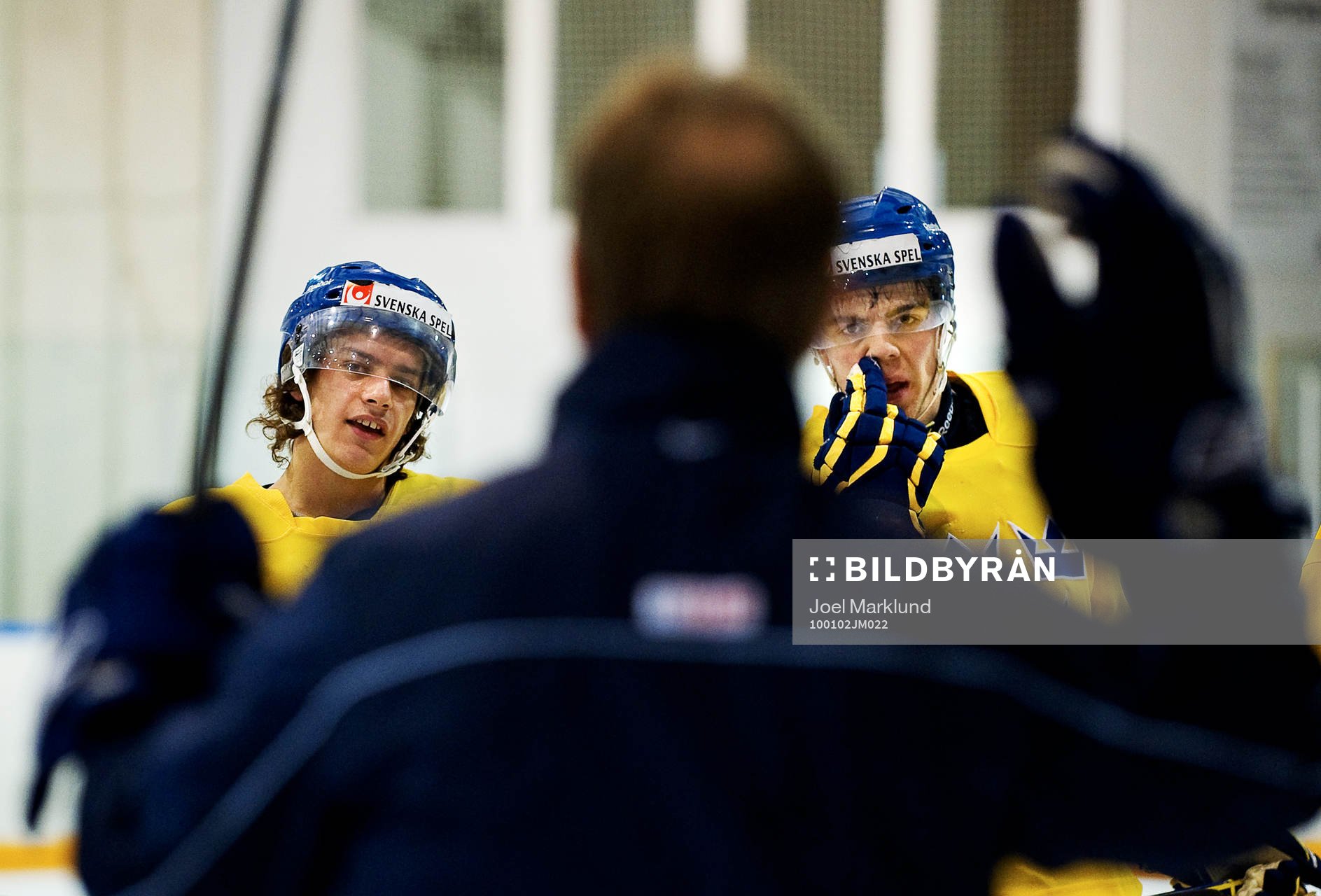 André Petersson och Magnus Pääjärvi Svensson lyssnar