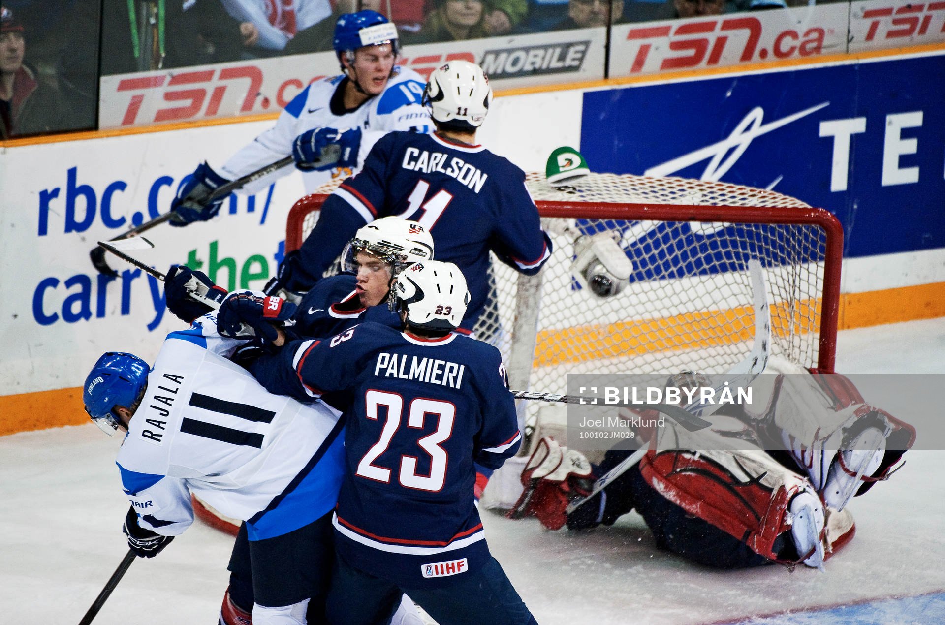 John Ramage och Kyle Palmieri, USA, ger sig på Toni