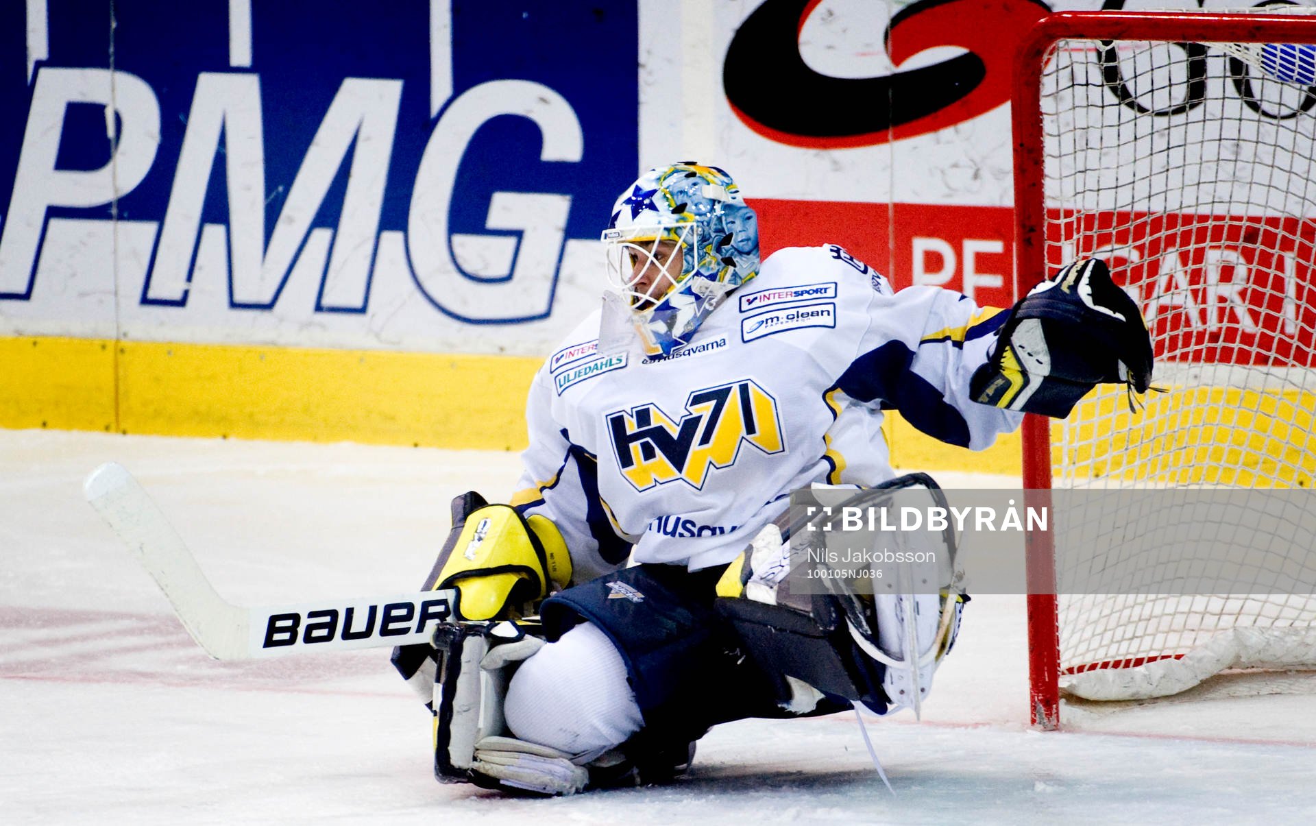 Stefan Liv, målvakt, HV71, tappar balansen