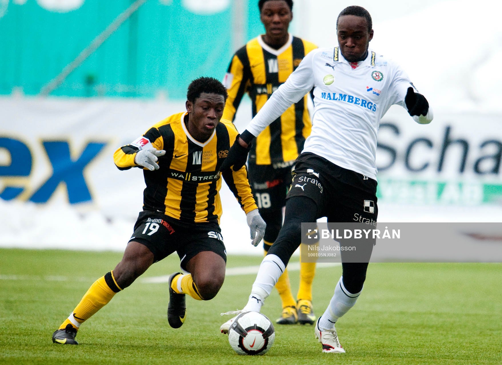 Abdul Majeed Waris, Häcken, Bertin Samuel Zé Ndille,