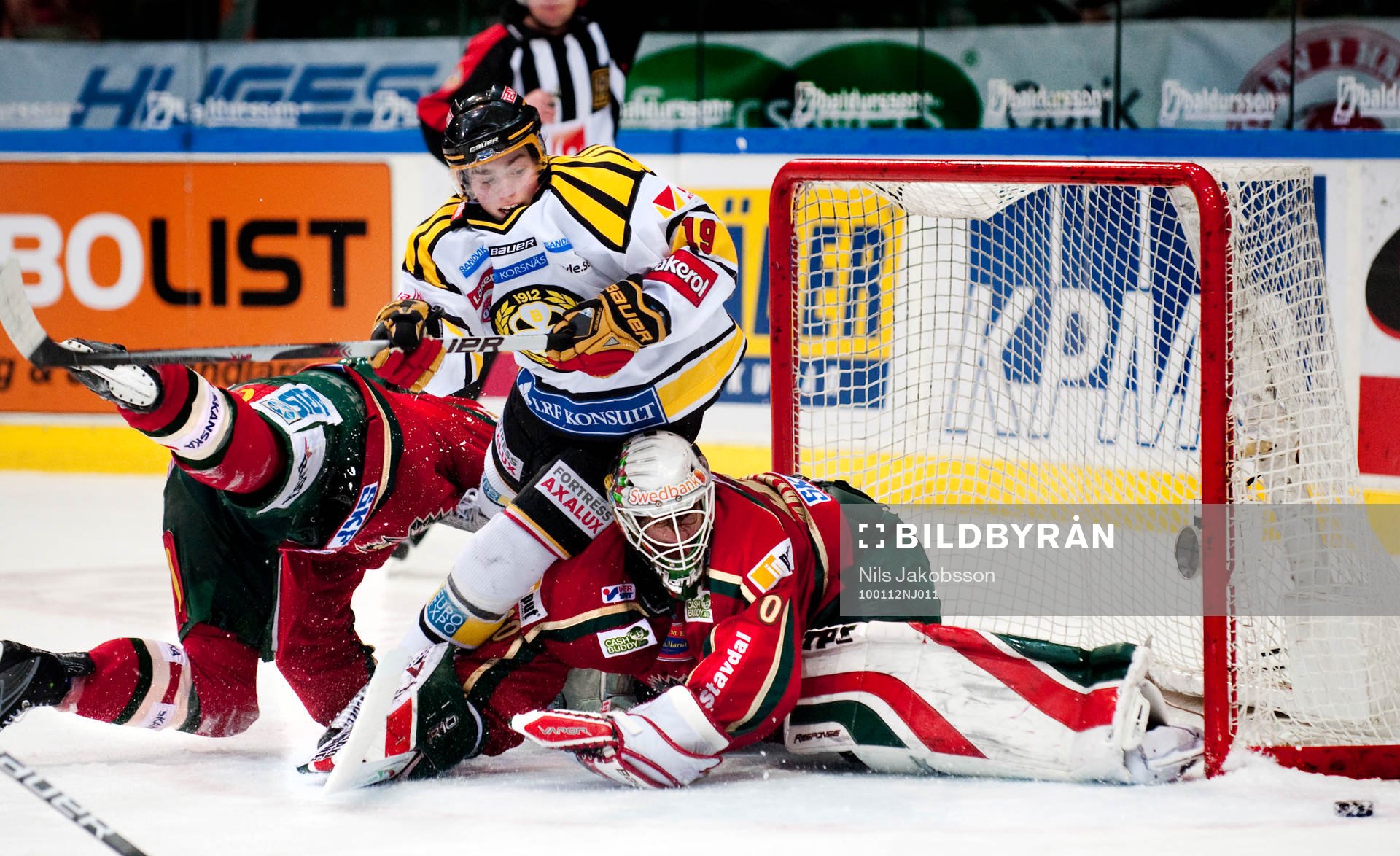 Calle Järnkrok, Brynäs, och Johan Holmqvist, målvakt,