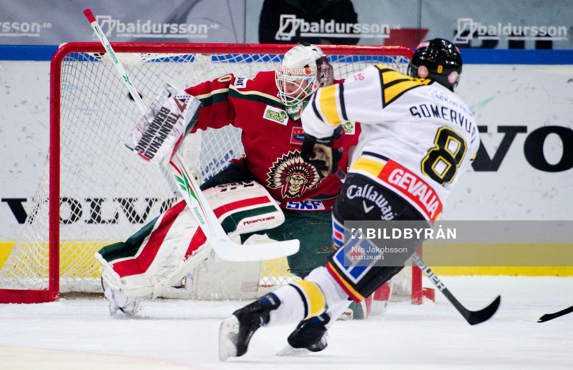 Eero Somervuori, Brynäs, gör 0-1 bakom Johan Holmqvist,