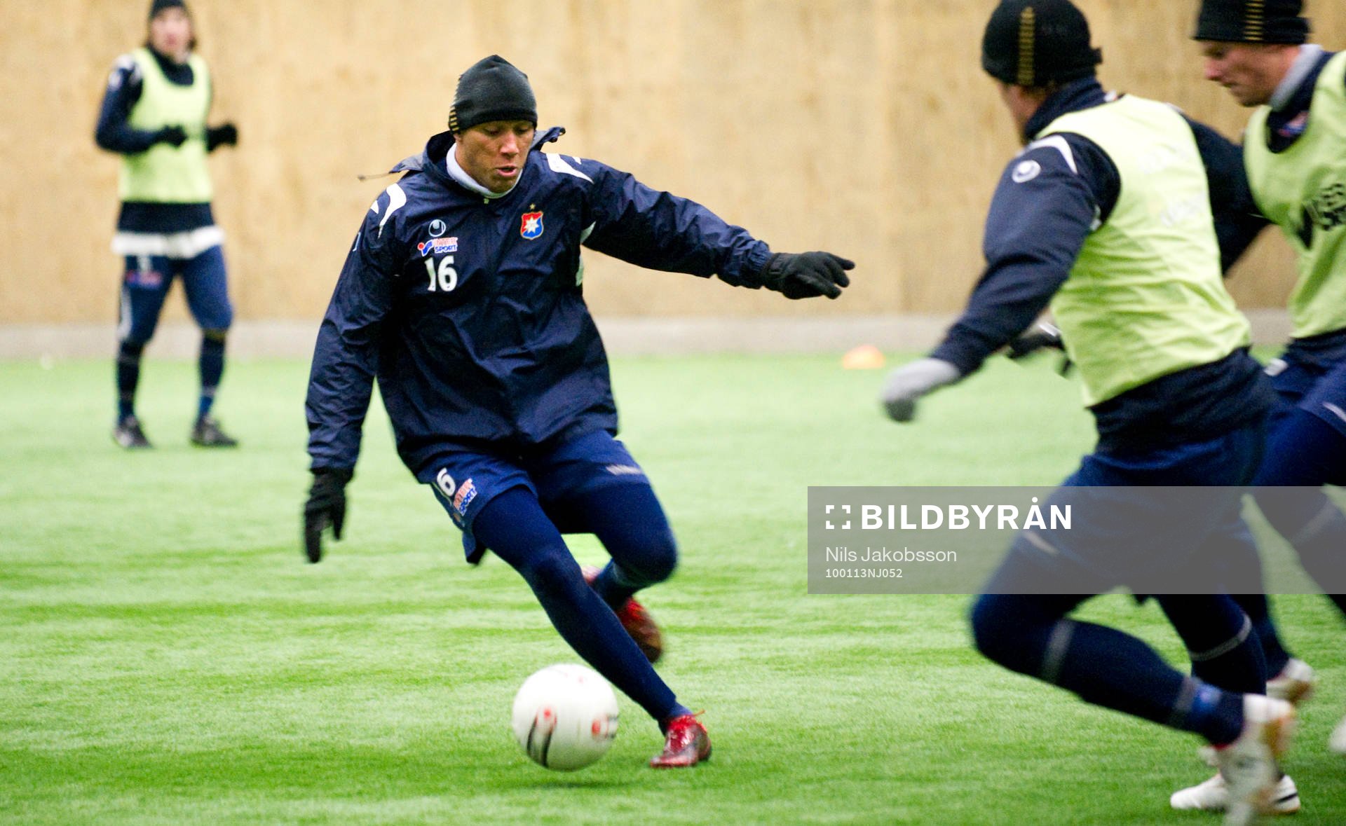 Fotboll, superettan, Örgryte tränar i Delsjöhallen i