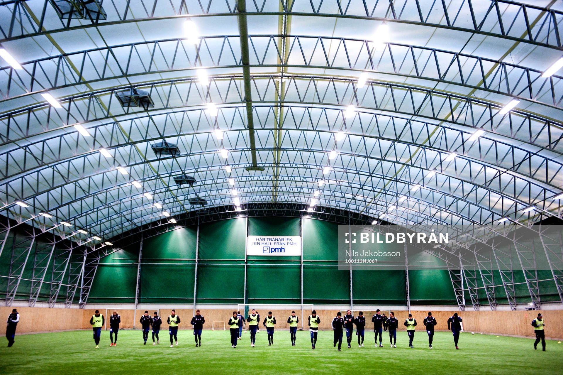 Fotboll, superettan, Örgryte tränar i Delsjöhallen i