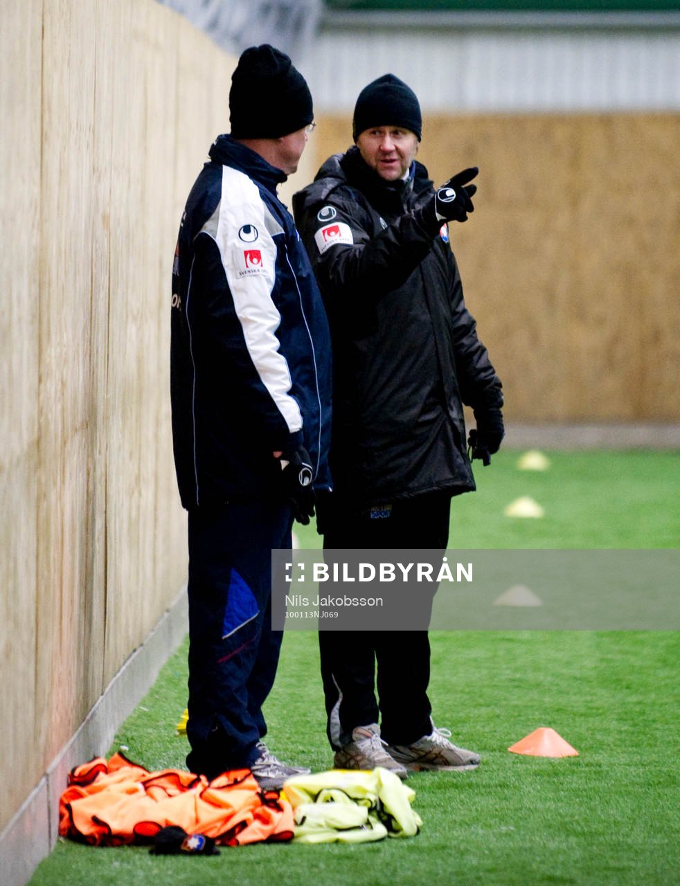 Fotboll, superettan, Örgryte tränar i Delsjöhallen i