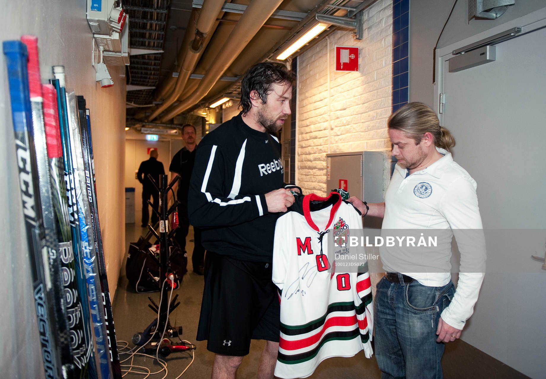 Peter Forsberg, Modo, skänker matchtröjan som Mikael