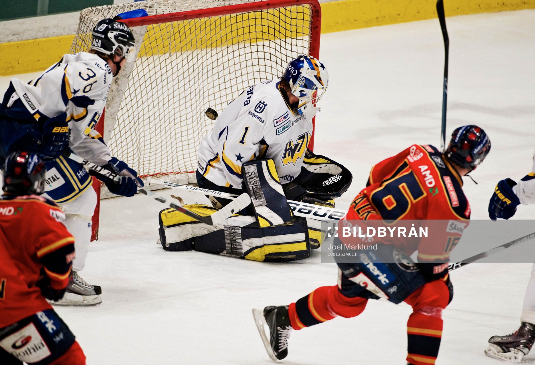Nichlas Falk, Djurgården, gör 3-3 Stefan Liv, målvakt,