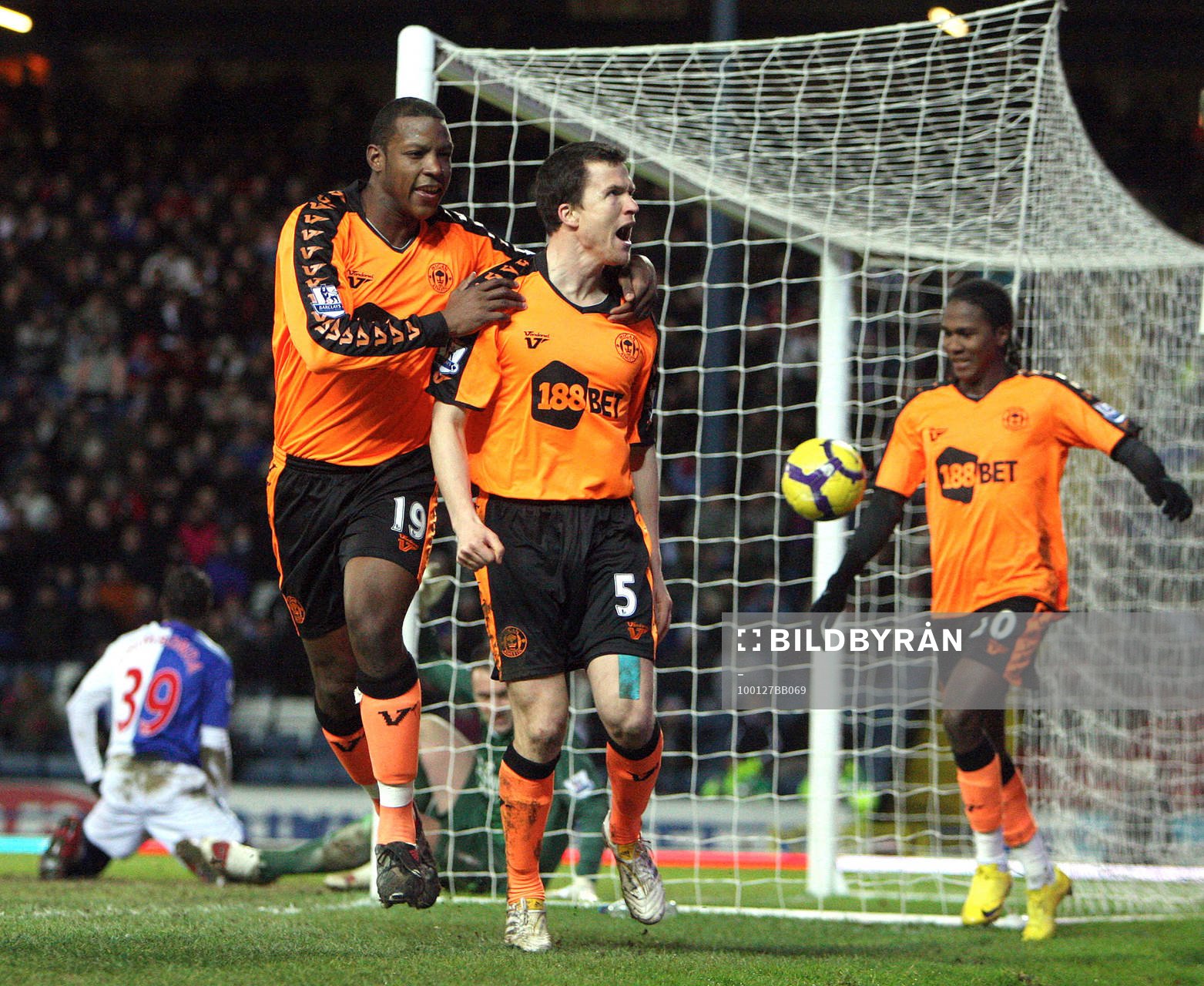 Titus Bramble och Gary Caldwell, Wigan, glädje, jubel