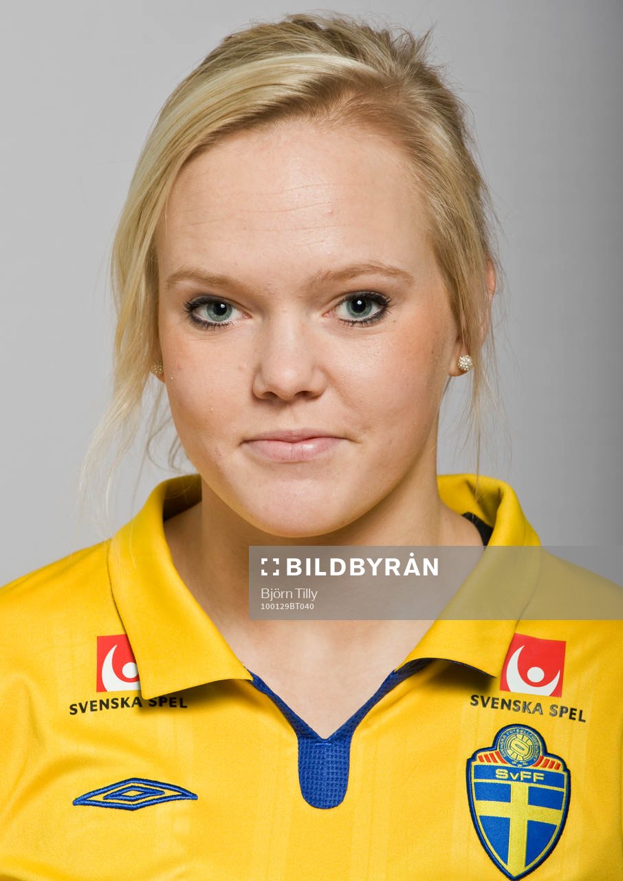Elin Karlsson, Sverige