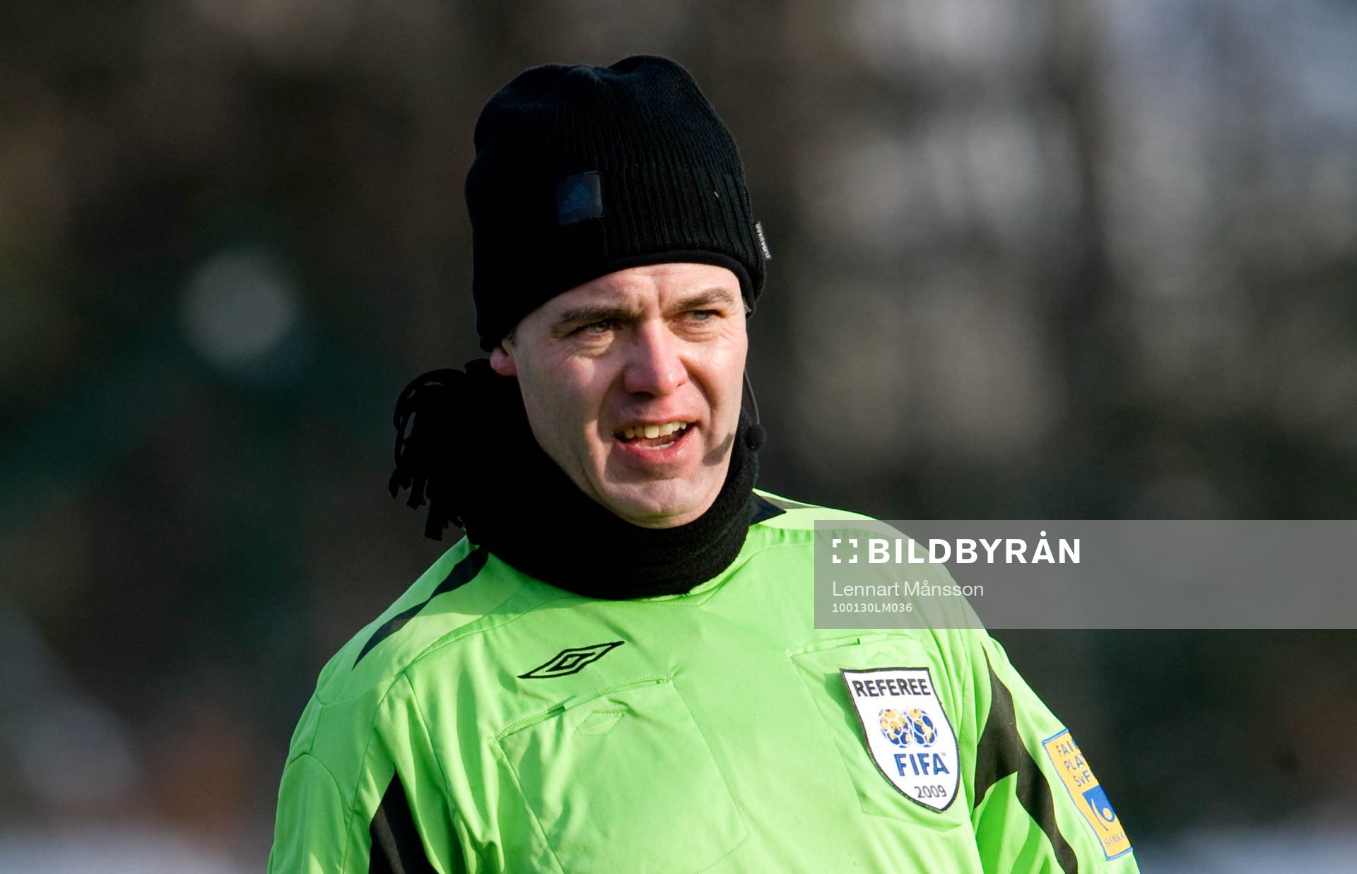 Fotboll, träningsmatch, Martin Ingvarsson, domare halsduk