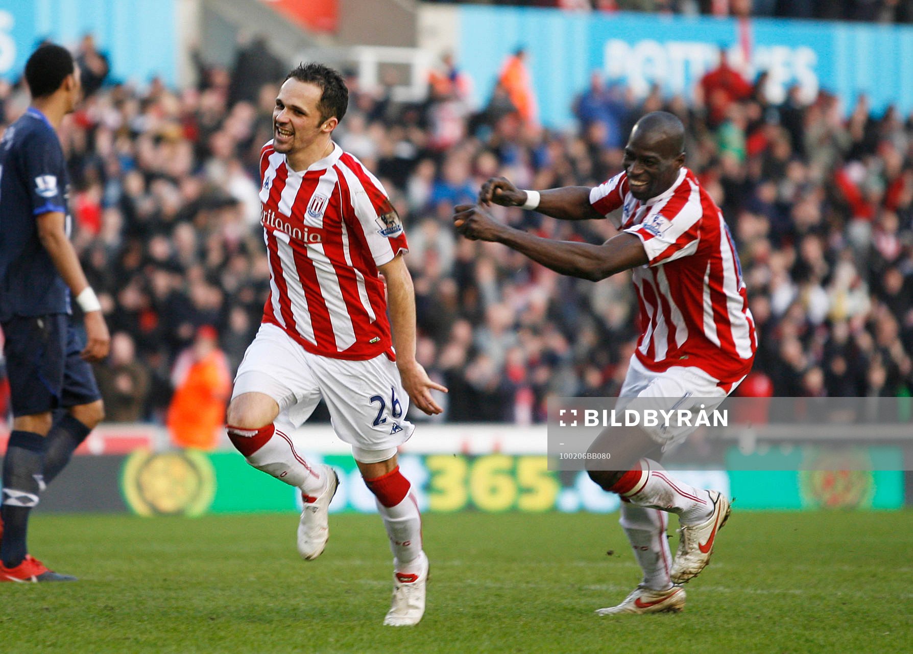 Matthew Etherington och Mamady Sidibe, Stoke (jubel)