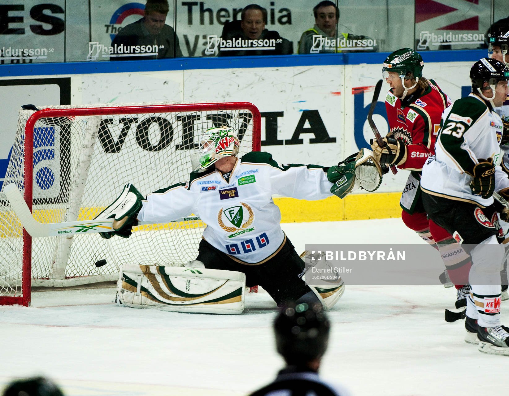 Joel Lundqvist, Frölunda, gör mål bakom Robin Rahm,