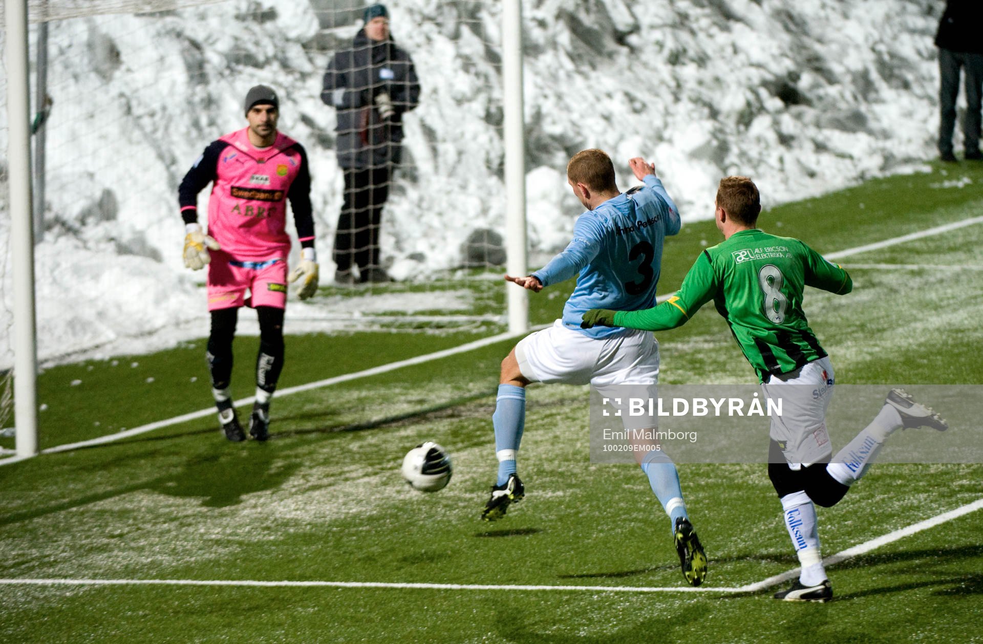 Robert Åhman Persson, MFF