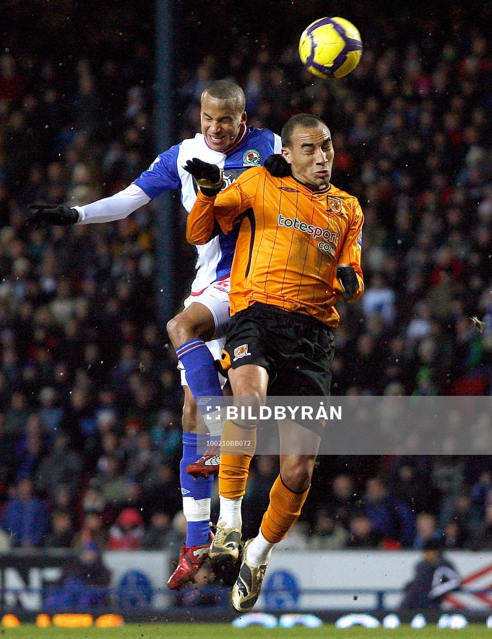 Martin Olsson, Blackburn och Craig Fagan, Hull i nickduell