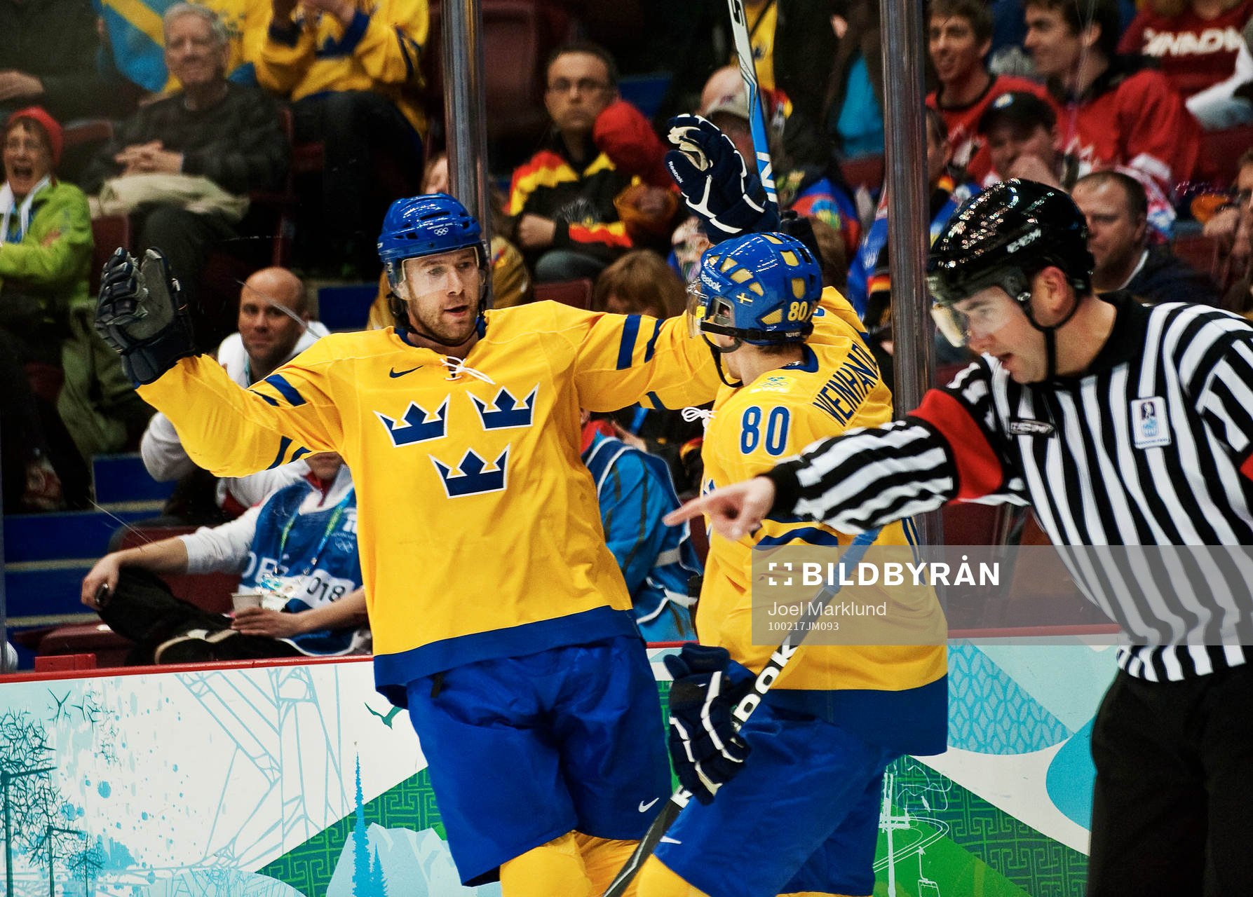 Mattias Öhlund och Mattias Weinhandl, Sverige, jublar