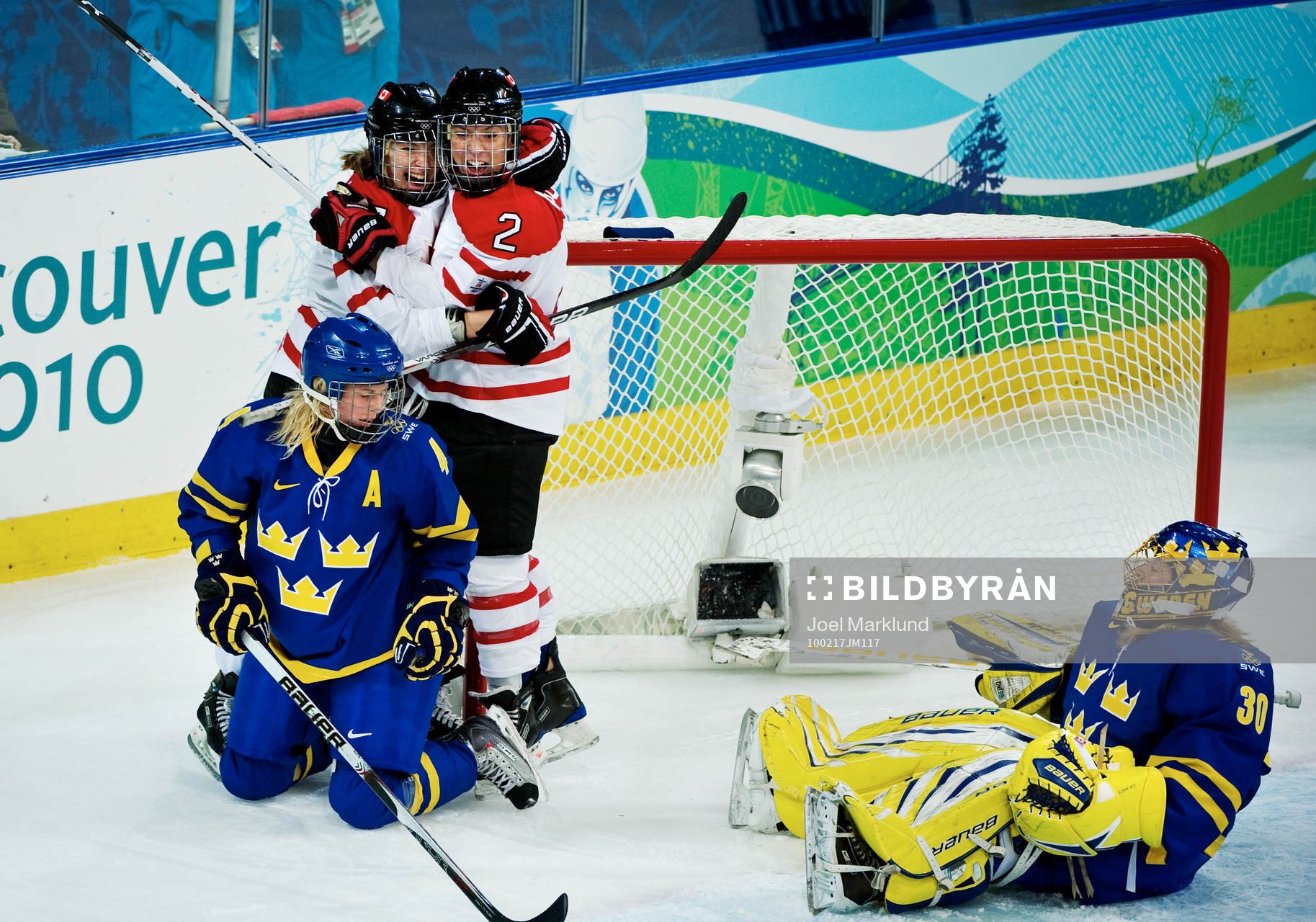 Kim Martin, målvakt, Sverige, och Meghan Agosta, Kanada