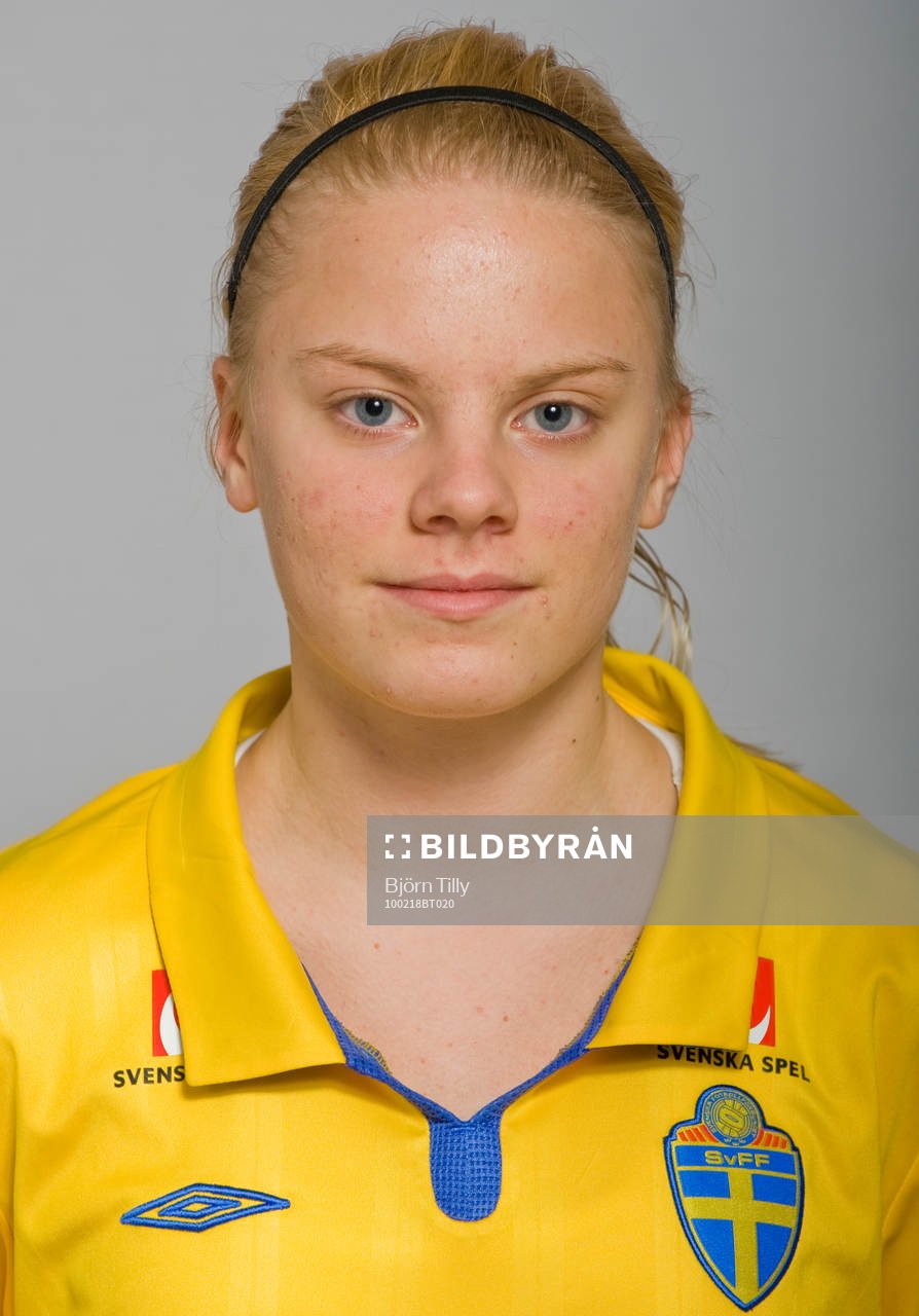 Emelie Helmvall, Sverige