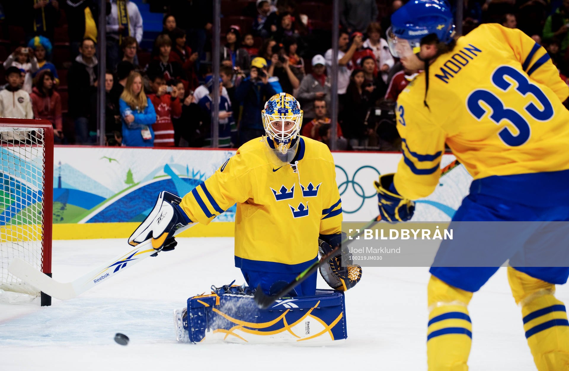 Jonas Gustavsson, målvakt, Sverige, och Fredrik Modin