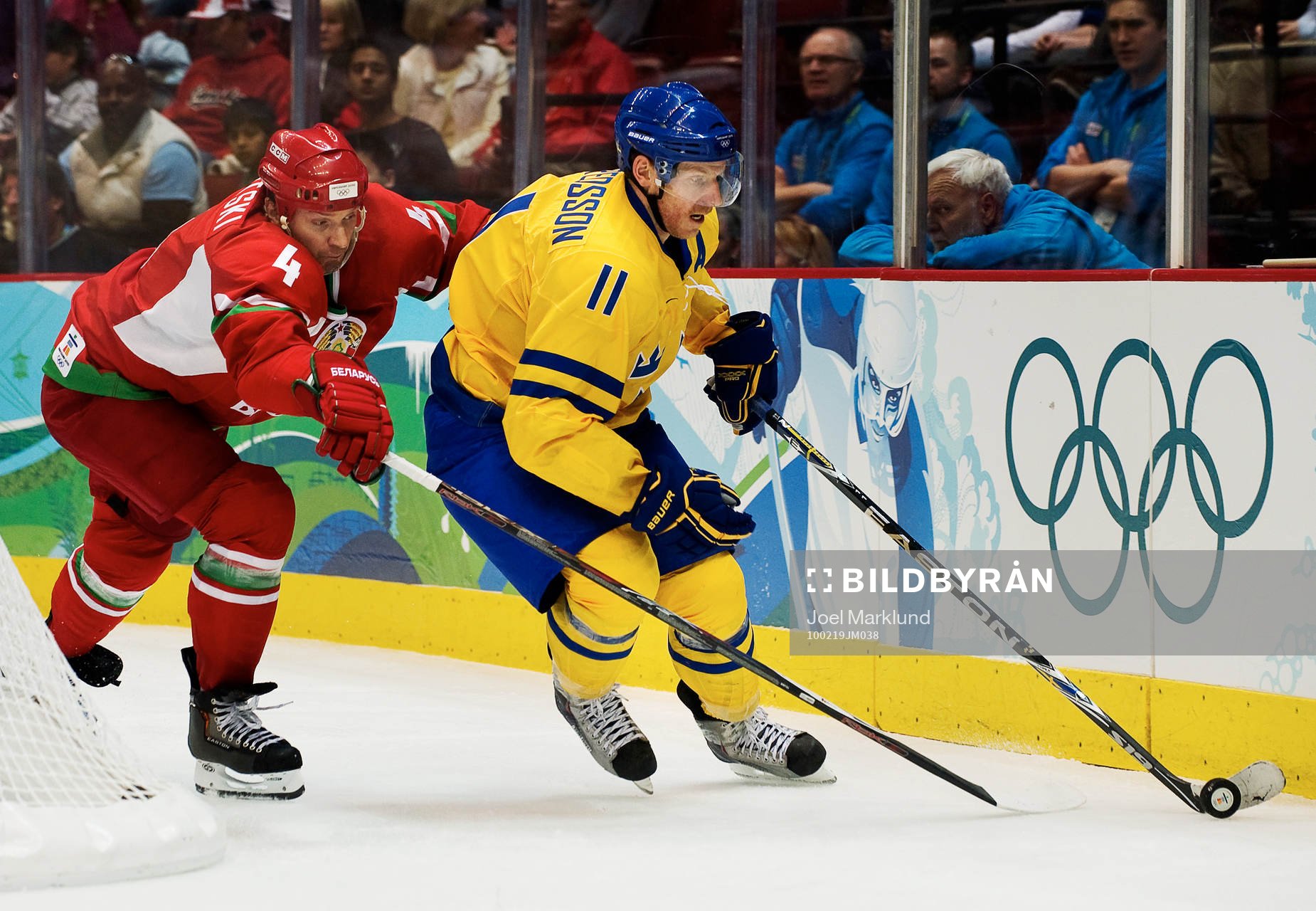 Aleksandr Makritski, Vitryssland, jagar Daniel Alfredsson,