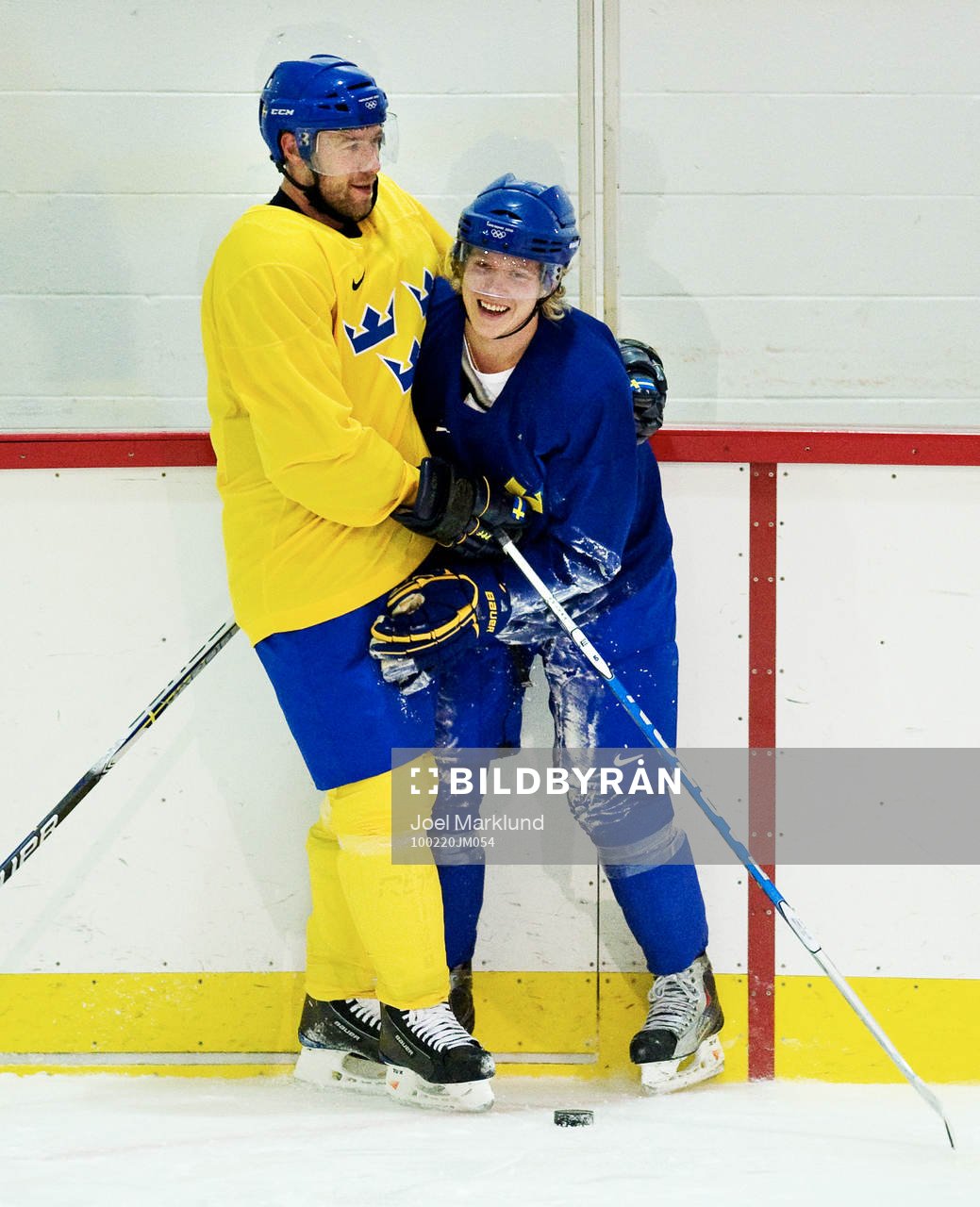 Mattias Öhlund och Nicklas Bäckström skojar med varandra