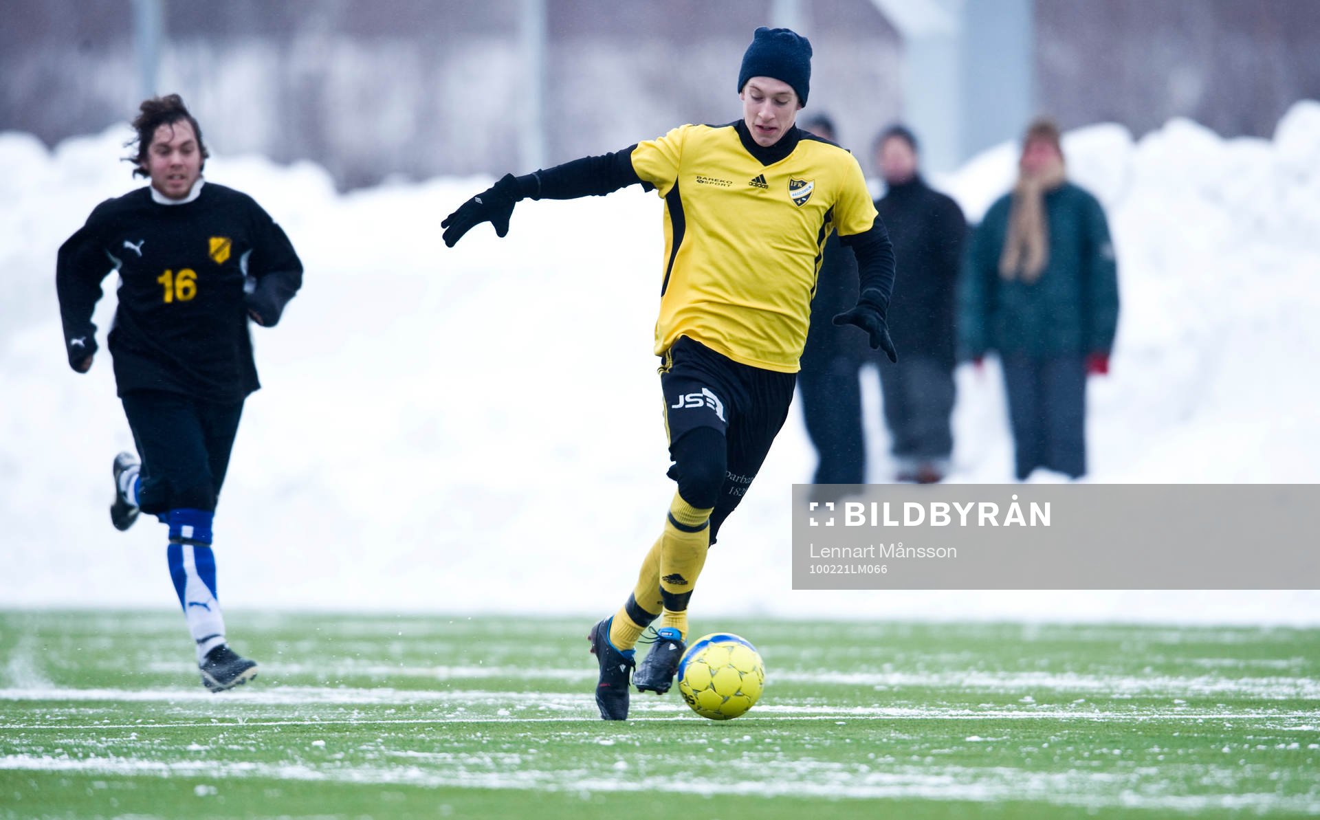 Konstgräs, snö på plan. Anton Persson, Hässleholm