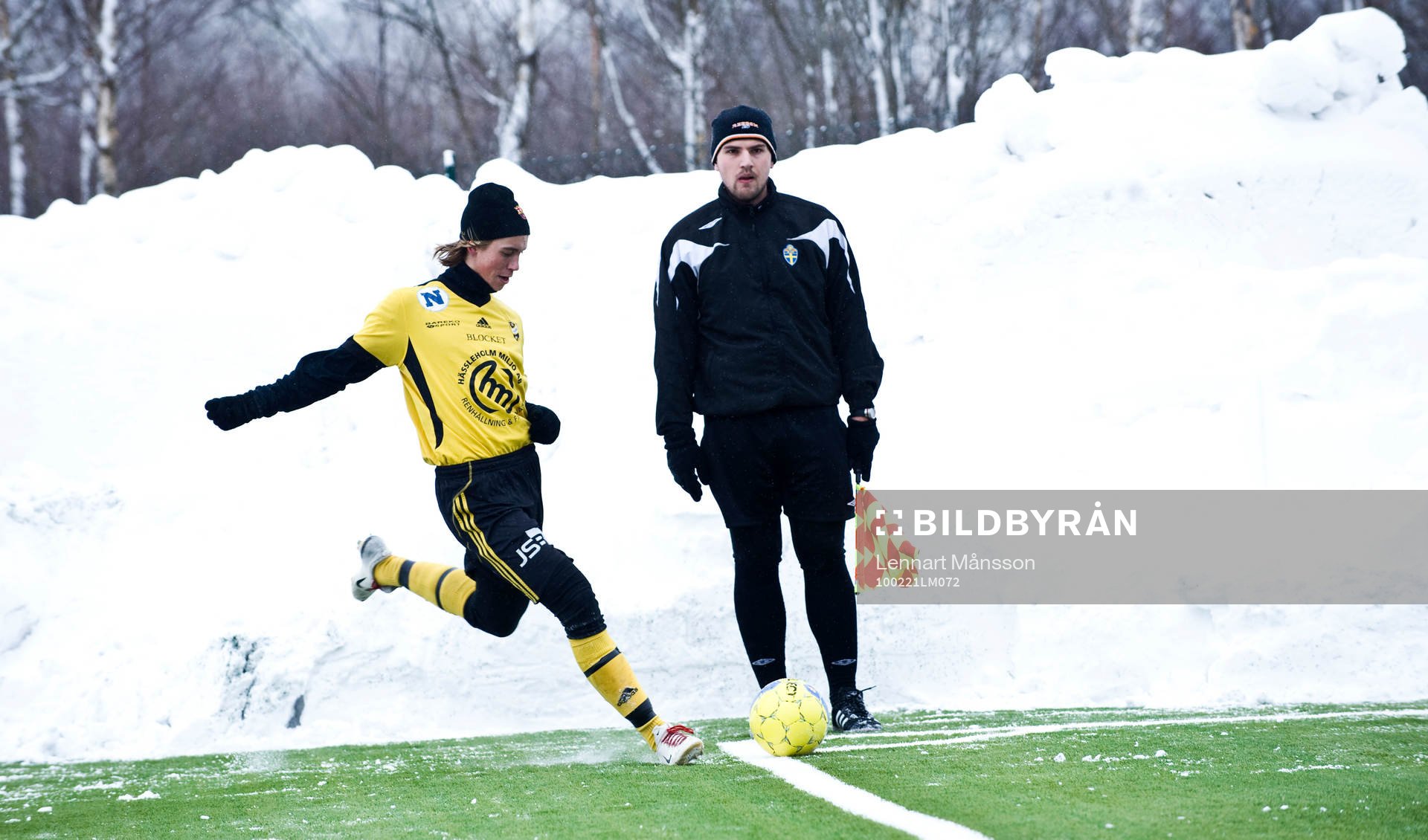 Konstgräs, snö på plan., snödrivor. Alexander