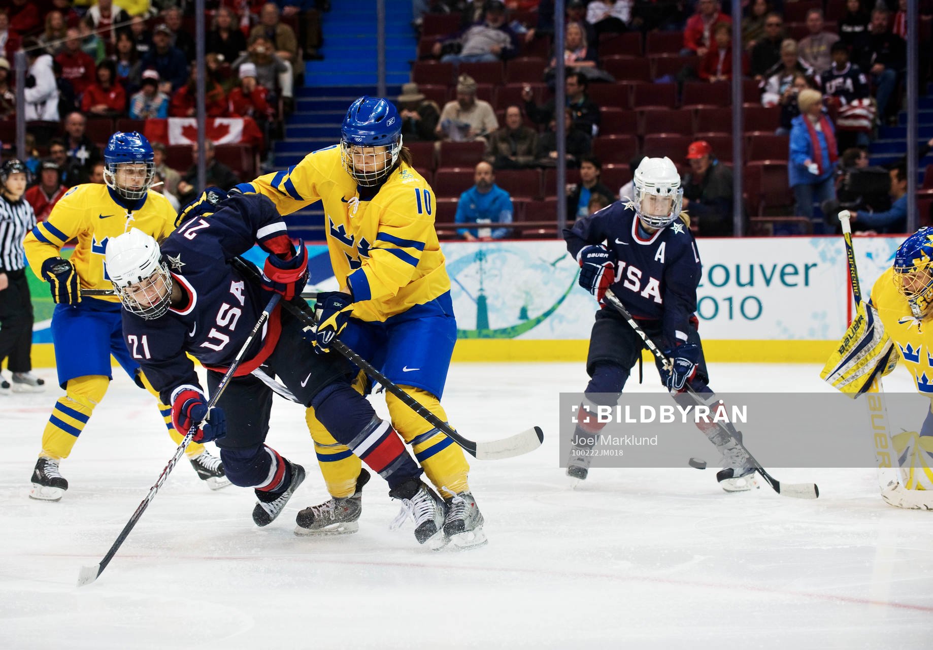 Hilary Knight, USA, och Emilia Andersson, Sverige,