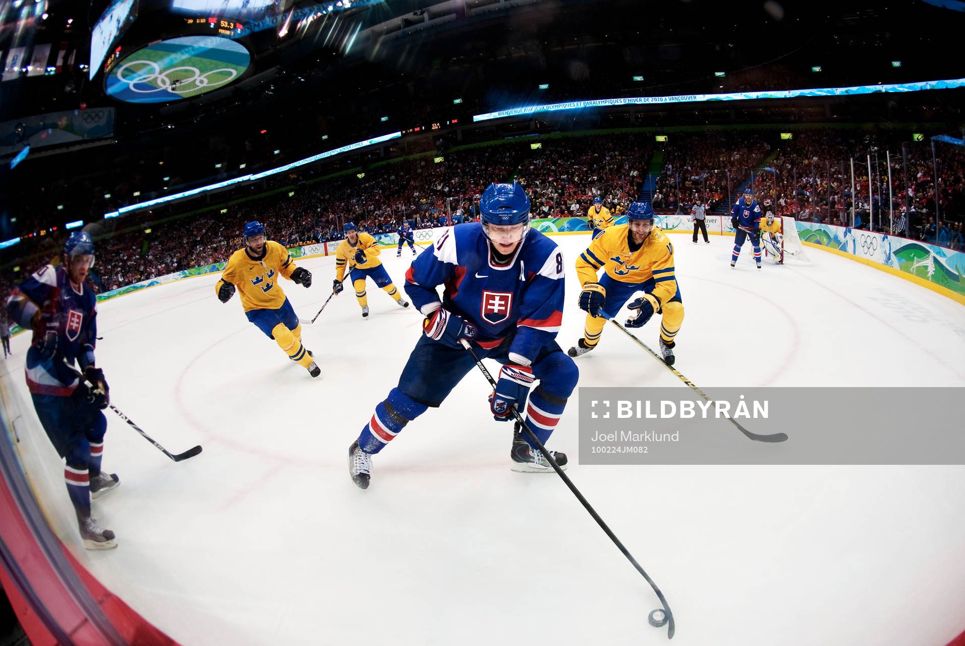 Henrik Tallinder, Sverige, jagar Marian Hossa, Slovakien