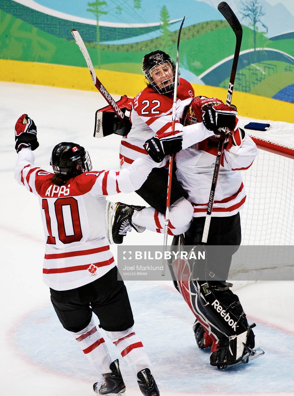 Hayley Wickenheiser, Kanada, och Shannon Szabados,