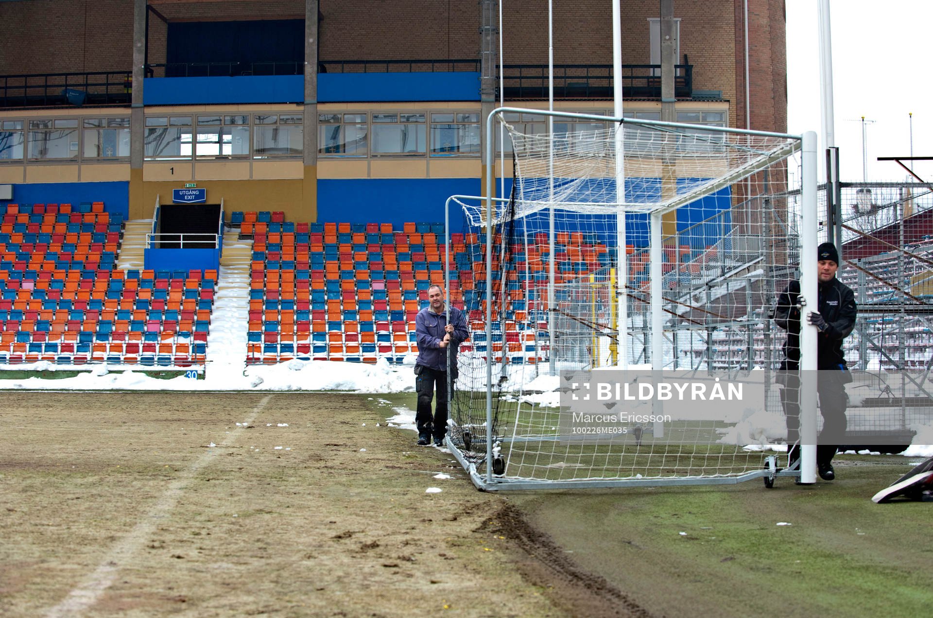 Snöröjning på Råsunda Stadion