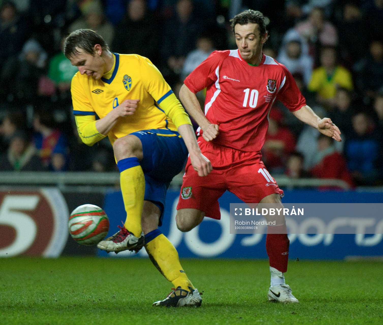 Kim Källström, Sverige och Simon Davies, Wales