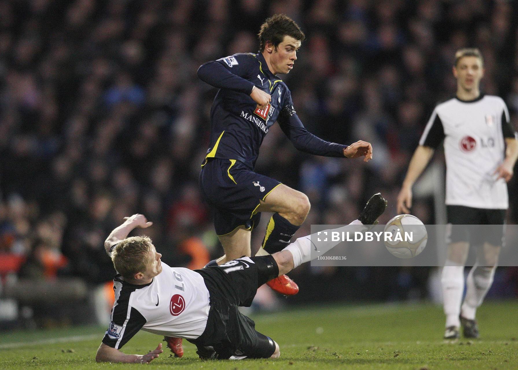 Gareth Bale, Tottenham och Damien Duff, Fulham. (tackling,